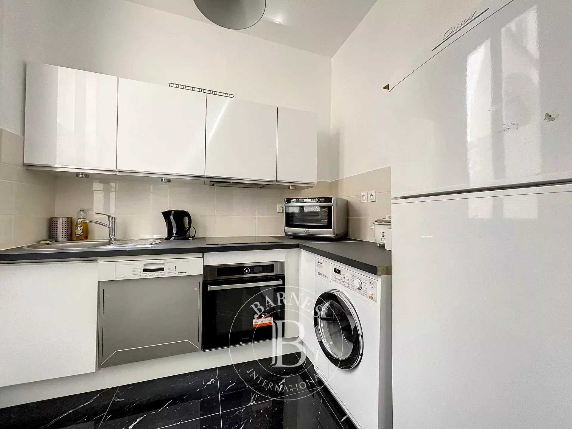 Paris  - Appartement 2 Pièces, 1 Chambre