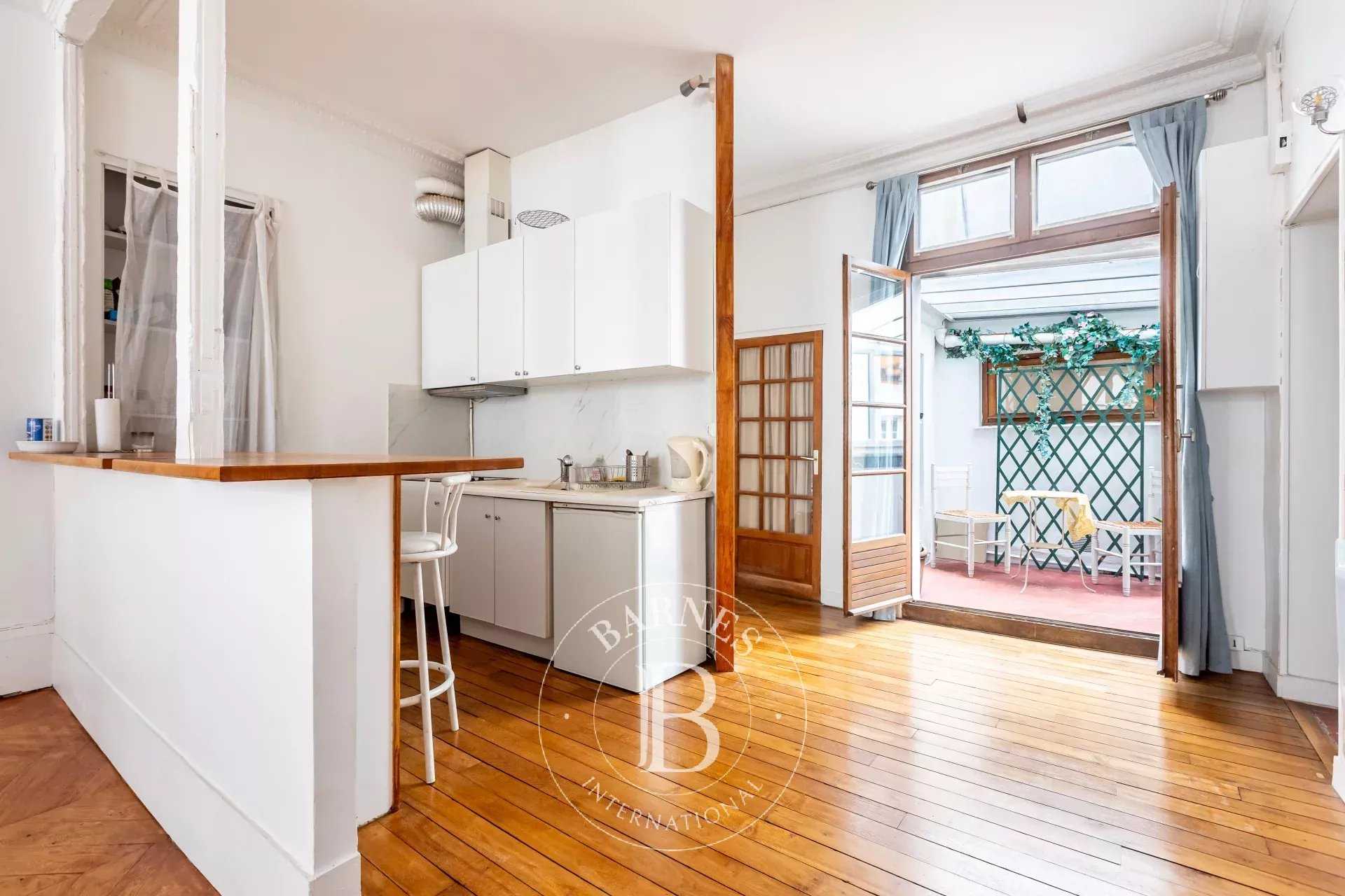 Paris  - Appartement 2 Pièces, 1 Chambre