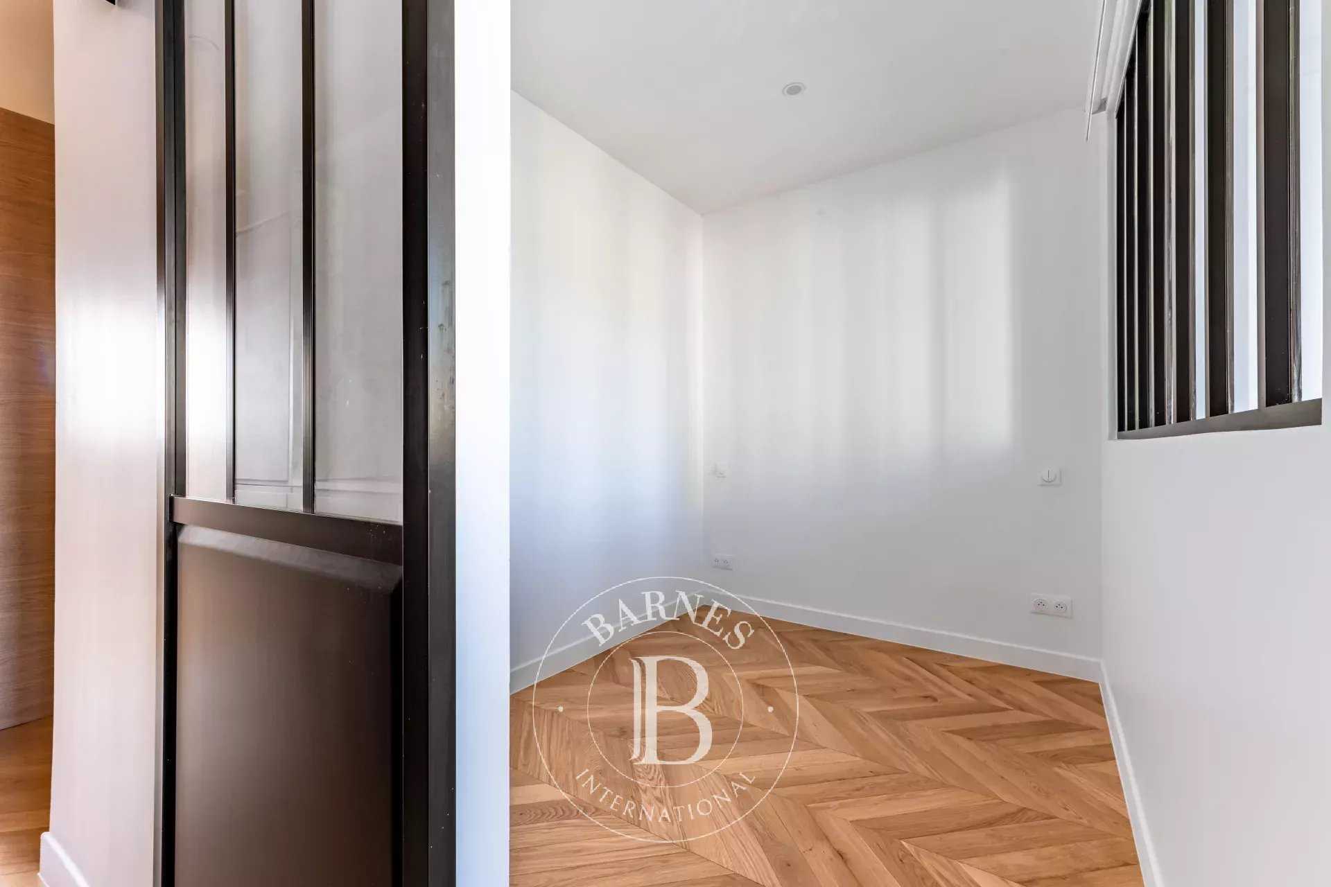 Paris  - Appartement 2 Pièces, 1 Chambre