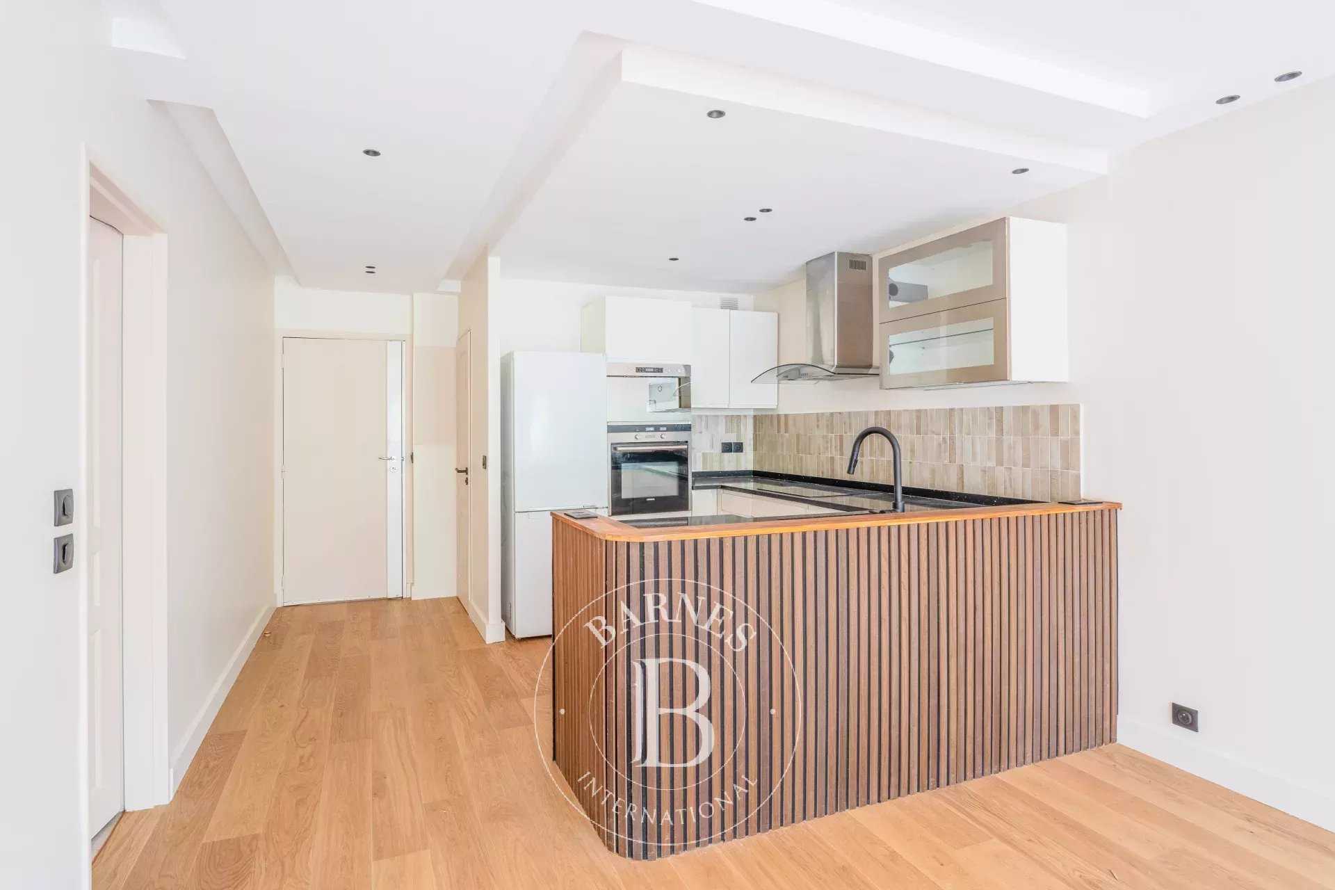 Paris  - Appartement 2 Pièces, 1 Chambre