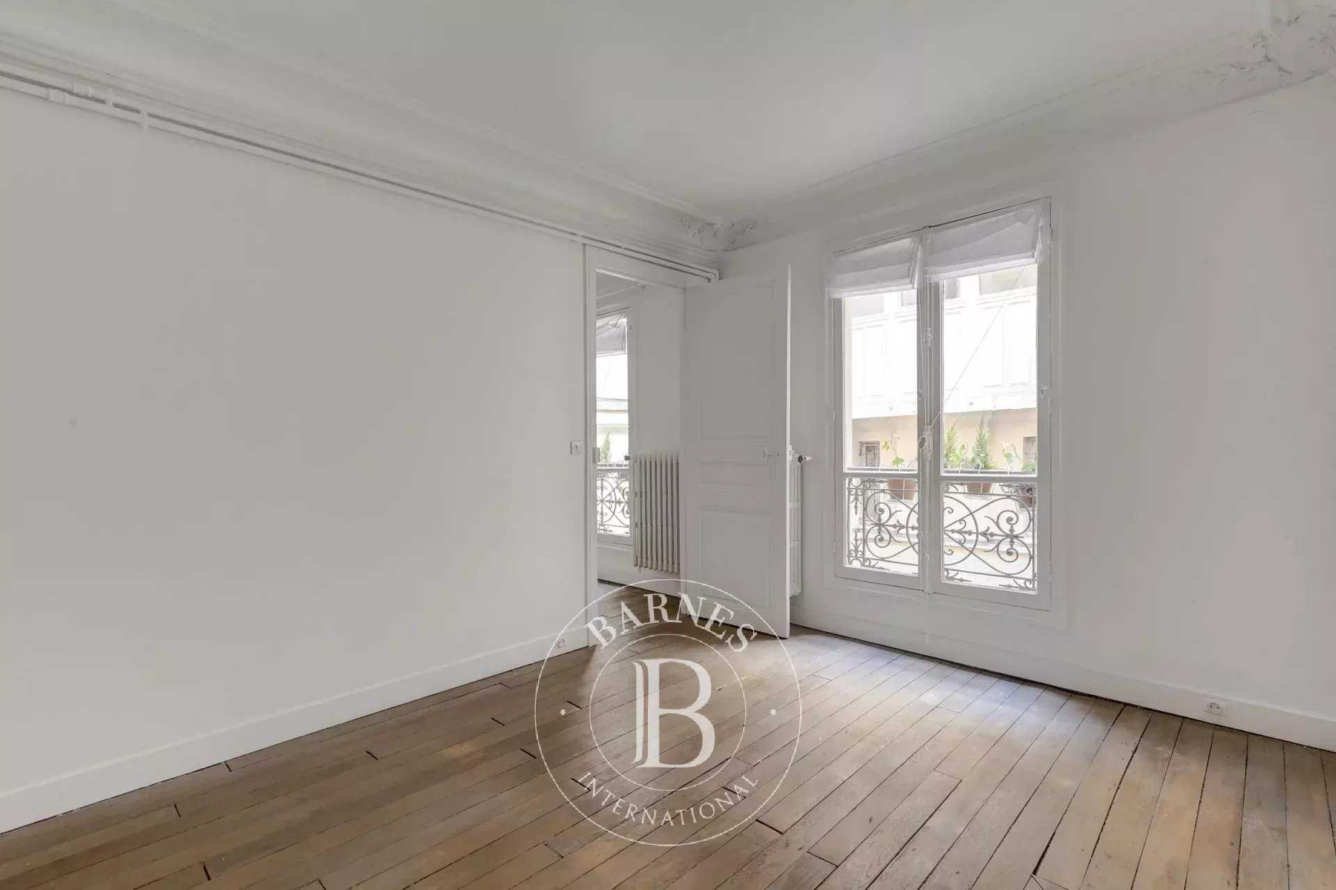 Paris  - Appartement 3 Pi&egrave;ces 2 Chambres