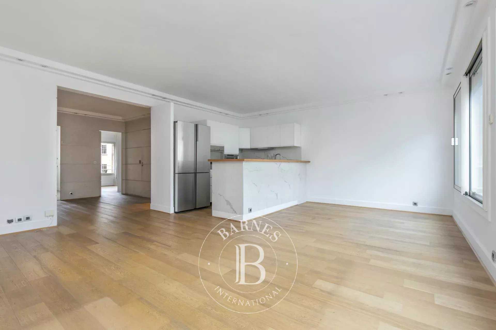 Paris  - Appartement 3 Pièces 2 Chambres