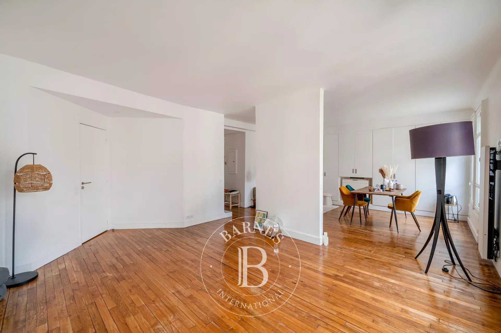 Paris  - Appartement 2 Pièces, 1 Chambre