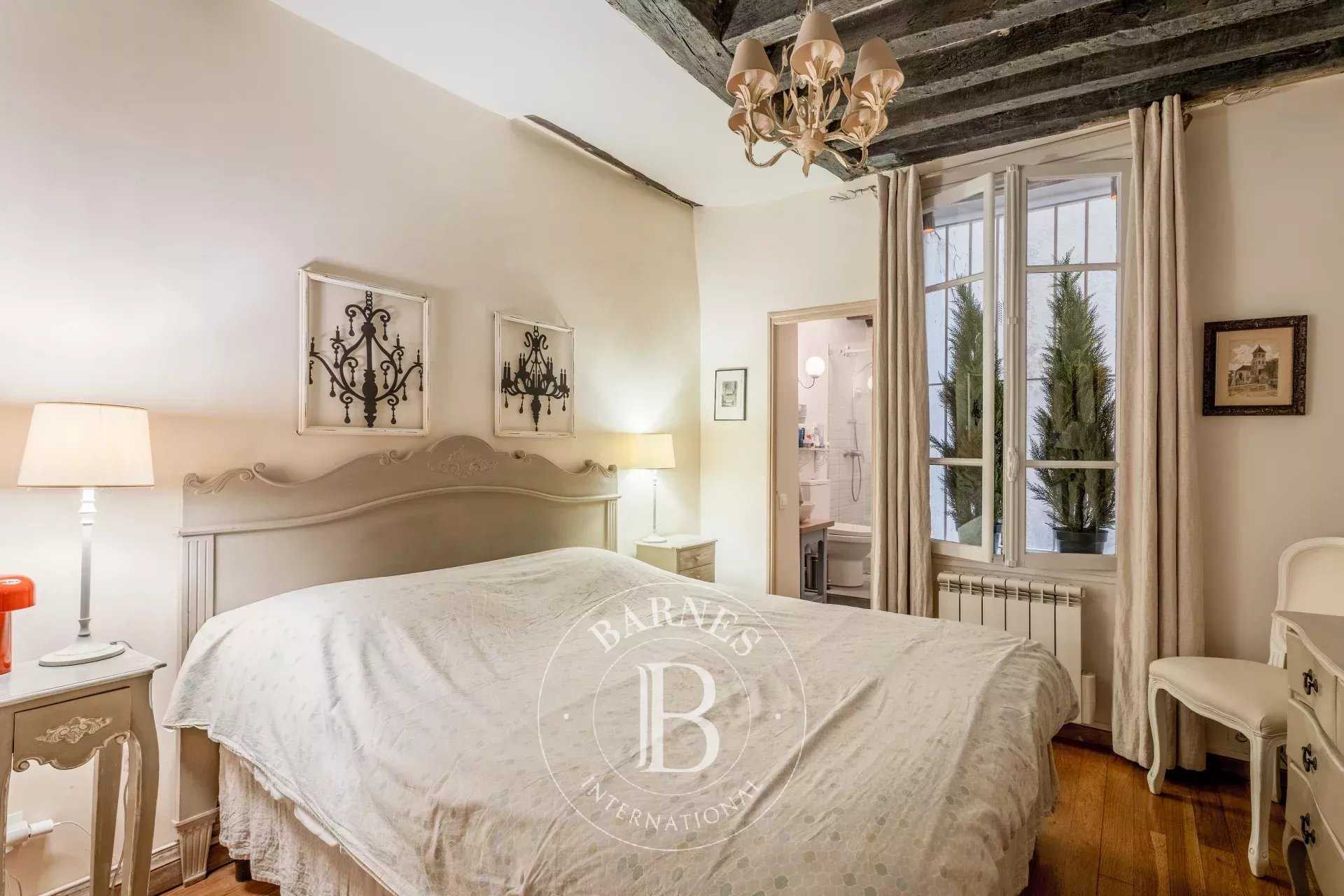 Paris  - Appartement 2 Pièces, 1 Chambre