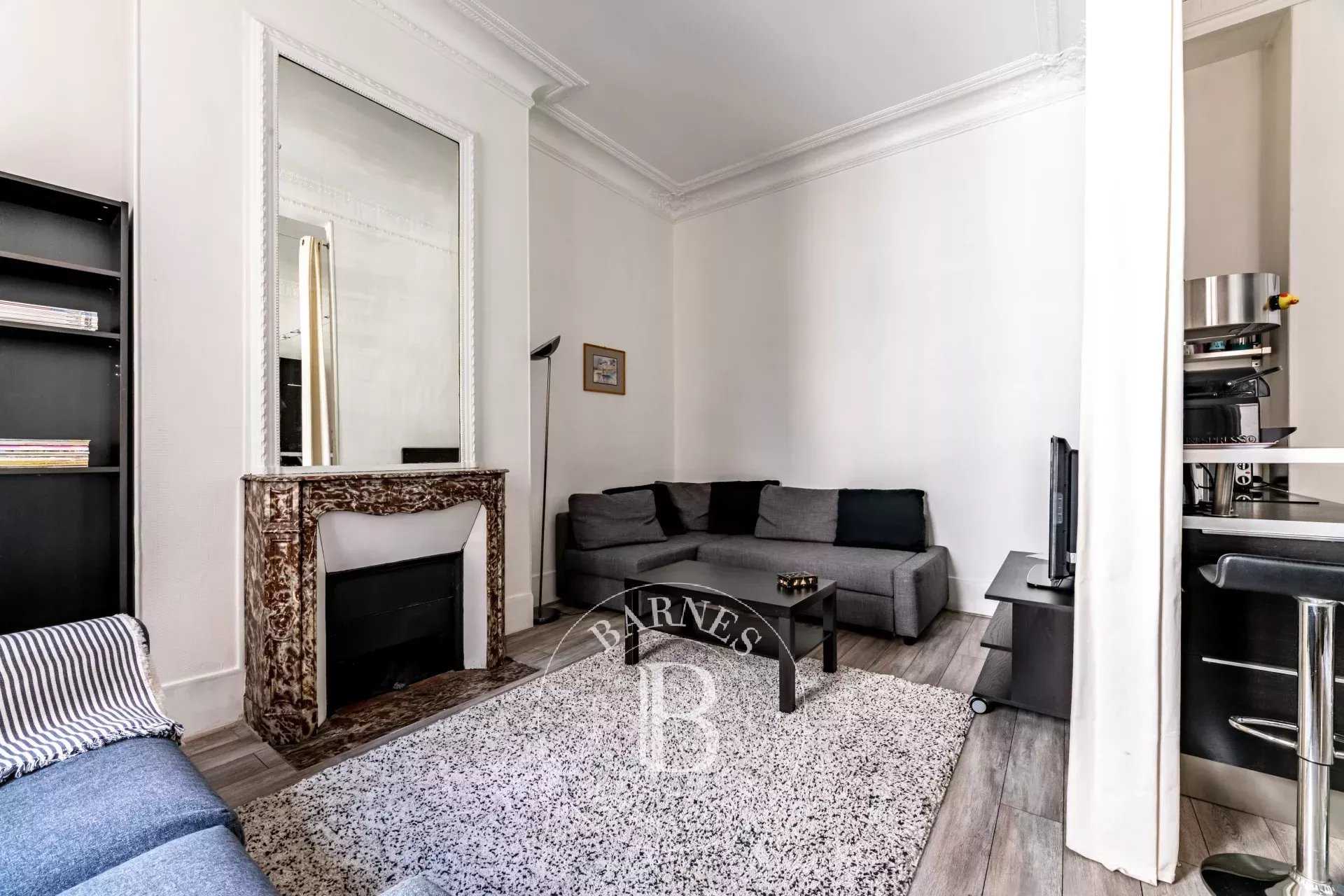 Paris  - Appartement 2 Pièces, 1 Chambre