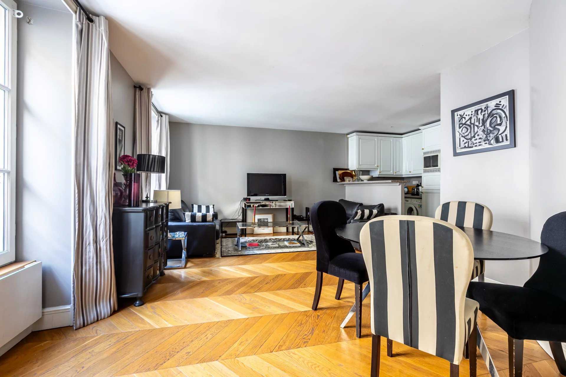 Paris  - Appartement 4 Pi&egrave;ces 2 Chambres