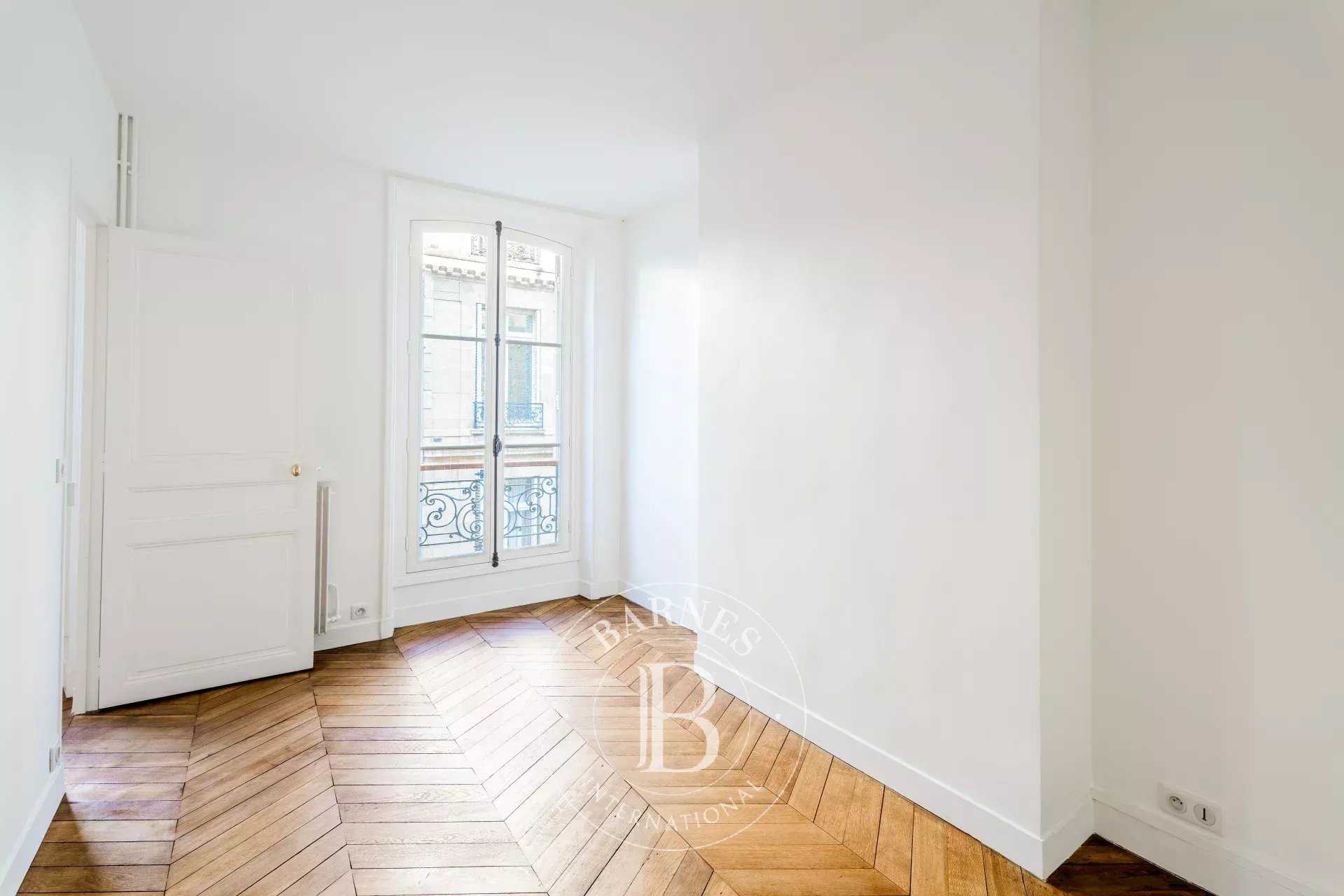 Paris  - Appartement 3 Pi&egrave;ces 2 Chambres