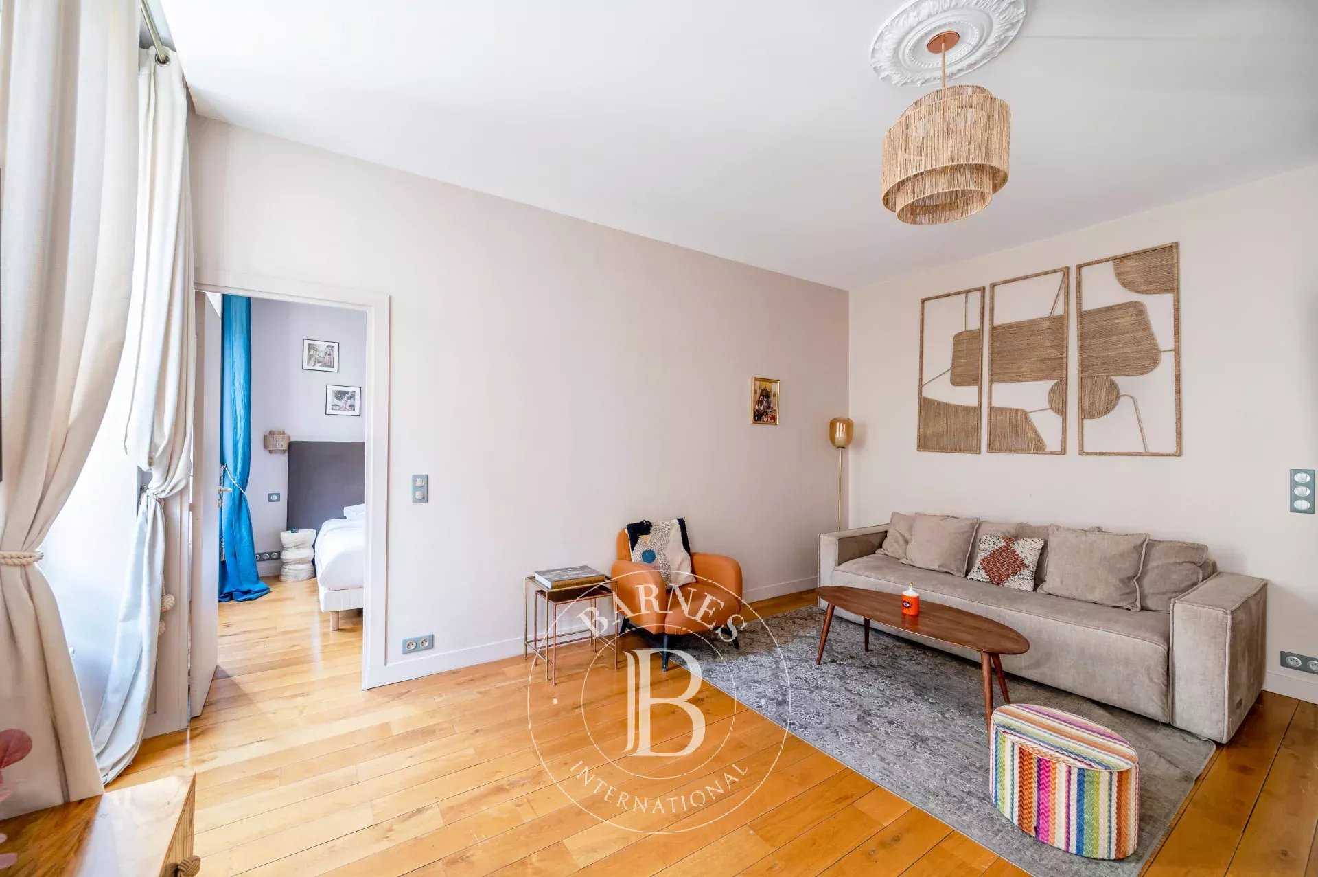 Paris  - Appartement 2 Pièces, 1 Chambre