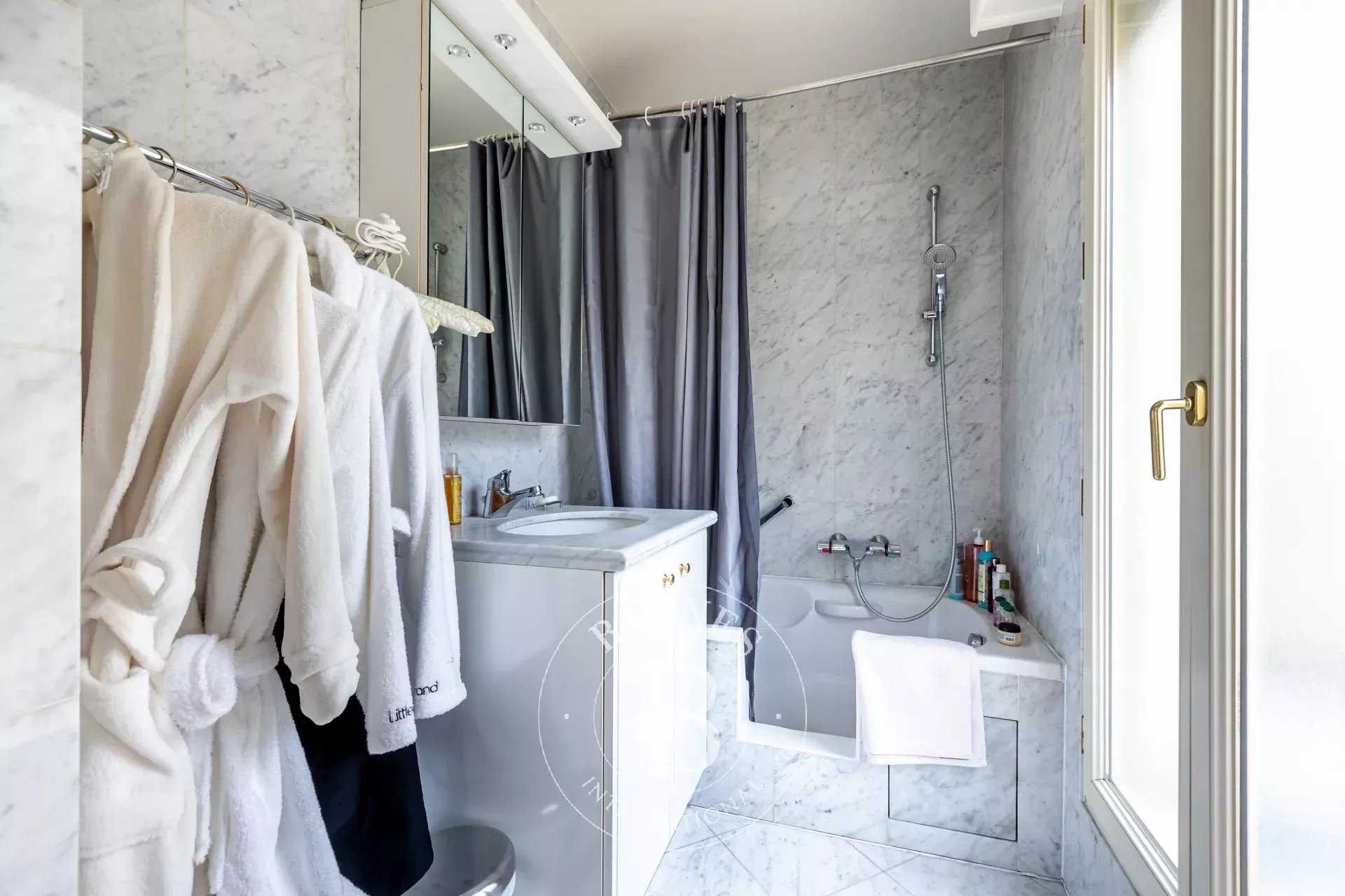 Paris  - Appartement 2 Pièces, 1 Chambre