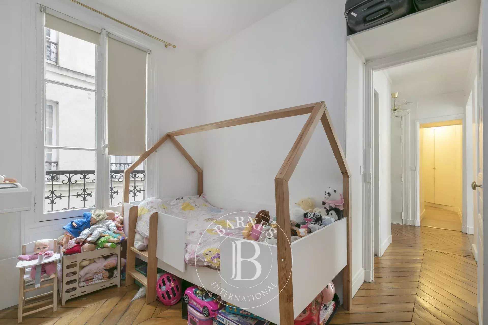 Paris  - Appartement 3 Pi&egrave;ces 2 Chambres