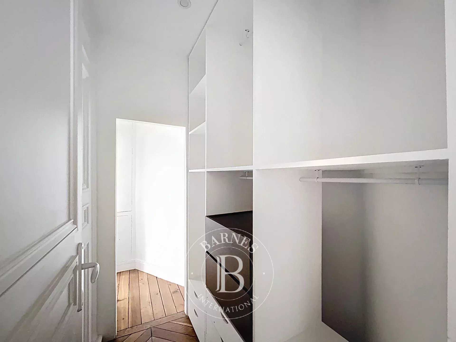 Paris  - Appartement 3 Pi&egrave;ces 2 Chambres