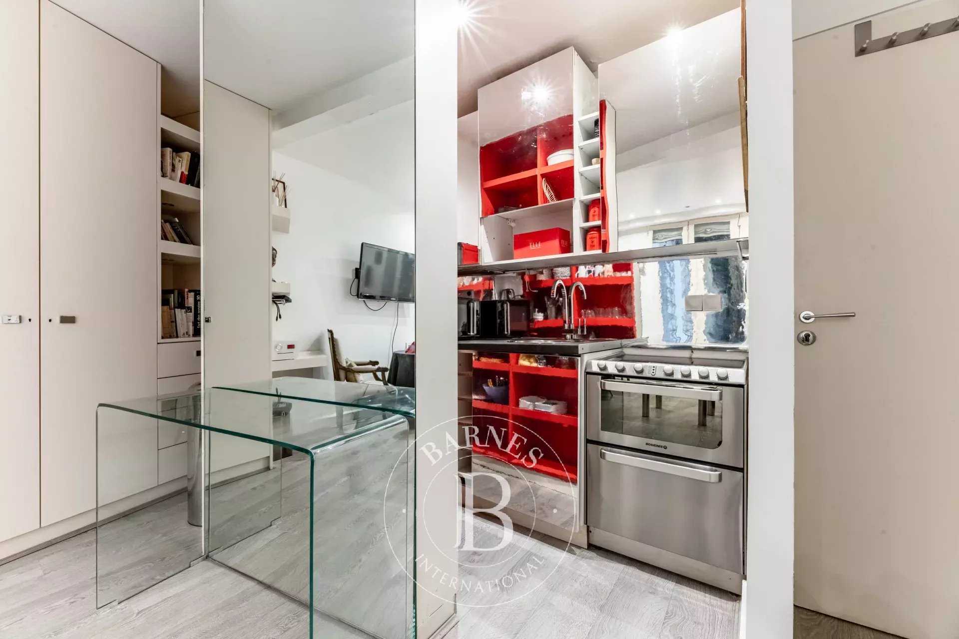 Paris  - Appartement 2 Pièces, 1 Chambre