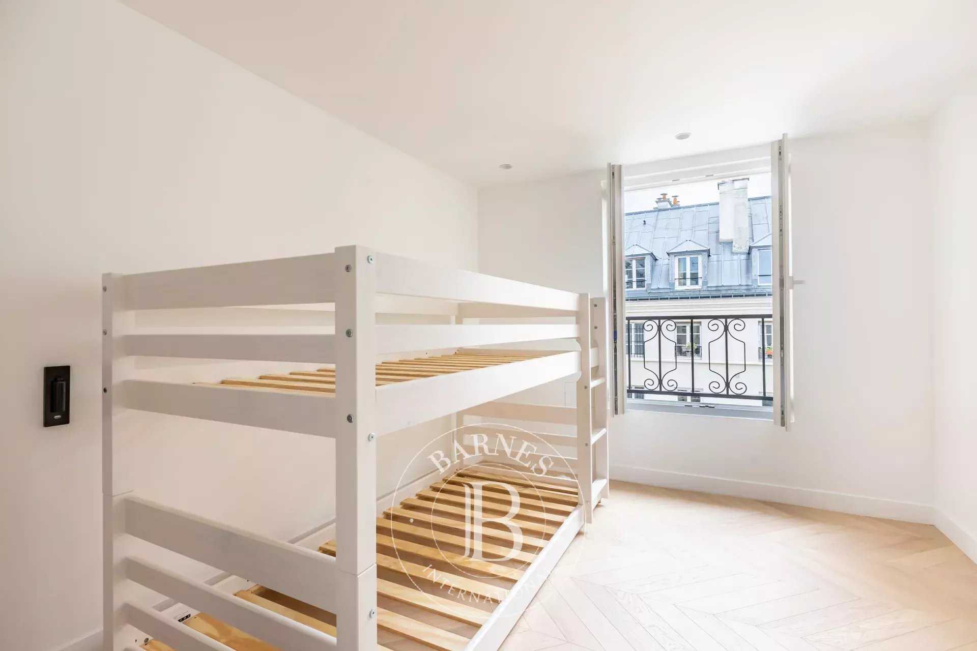Paris  - Appartement 3 Pi&egrave;ces 2 Chambres