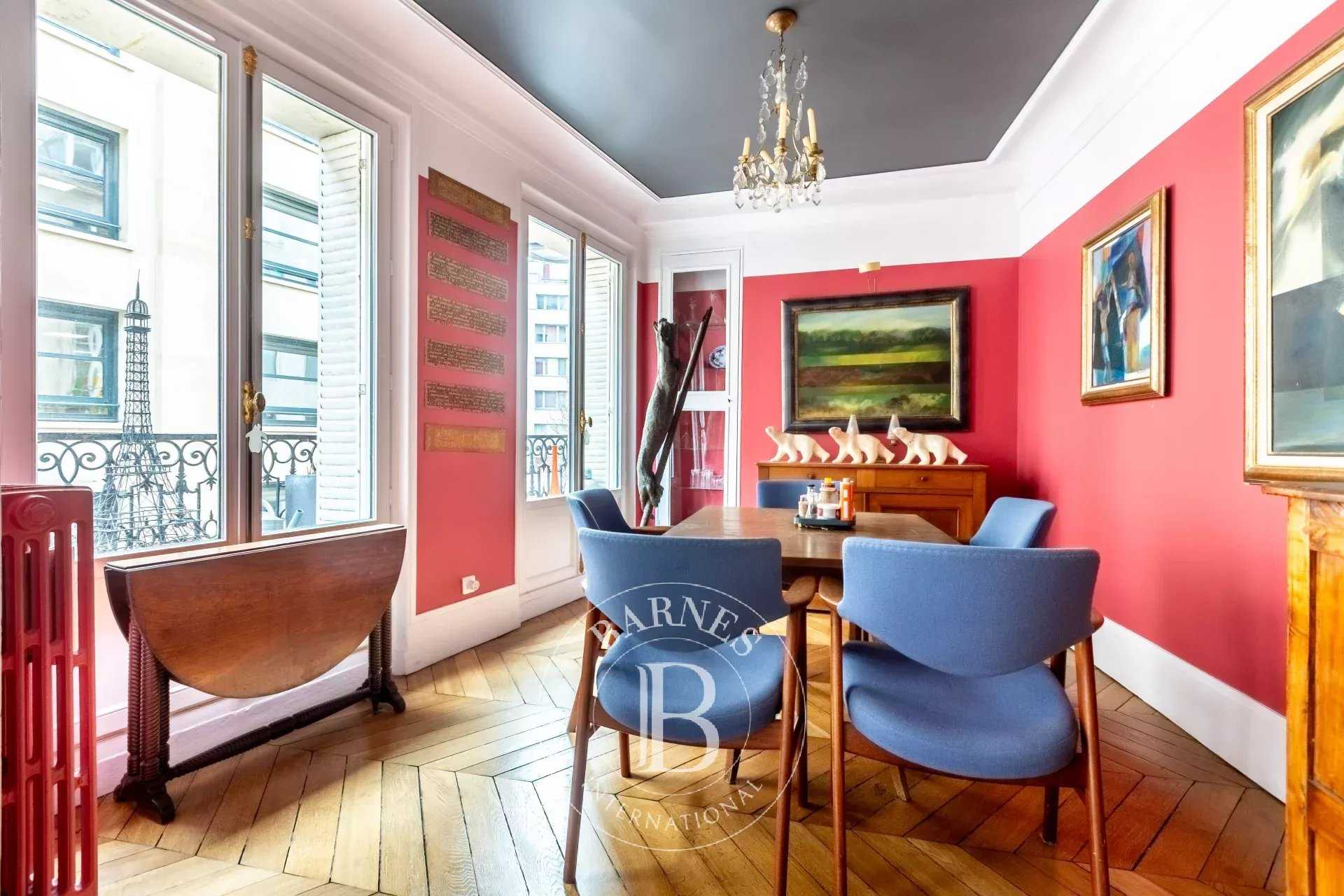 Paris  - Appartement 3 Pi&egrave;ces 2 Chambres