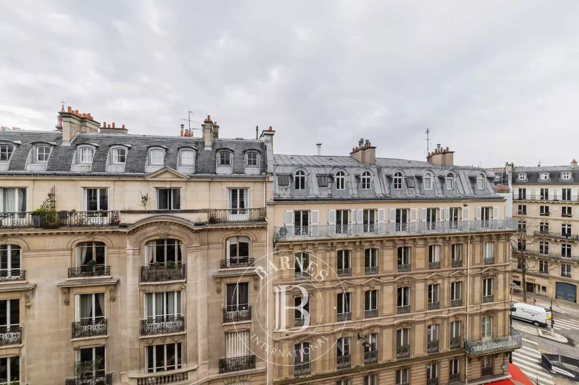 Paris  - Appartement 2 Pièces, 1 Chambre