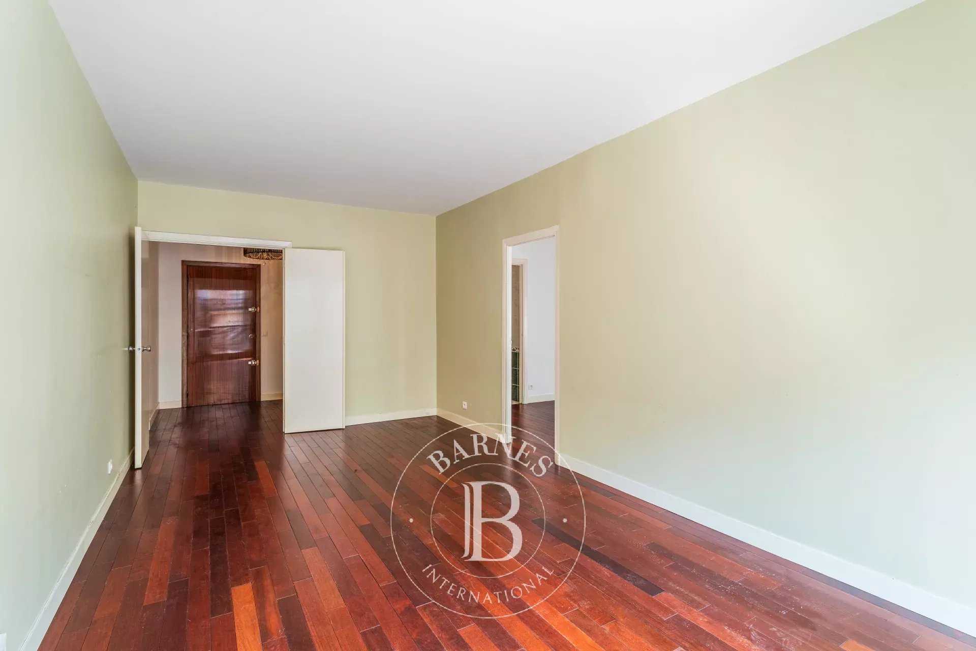 Paris  - Appartement 2 Pièces, 1 Chambre