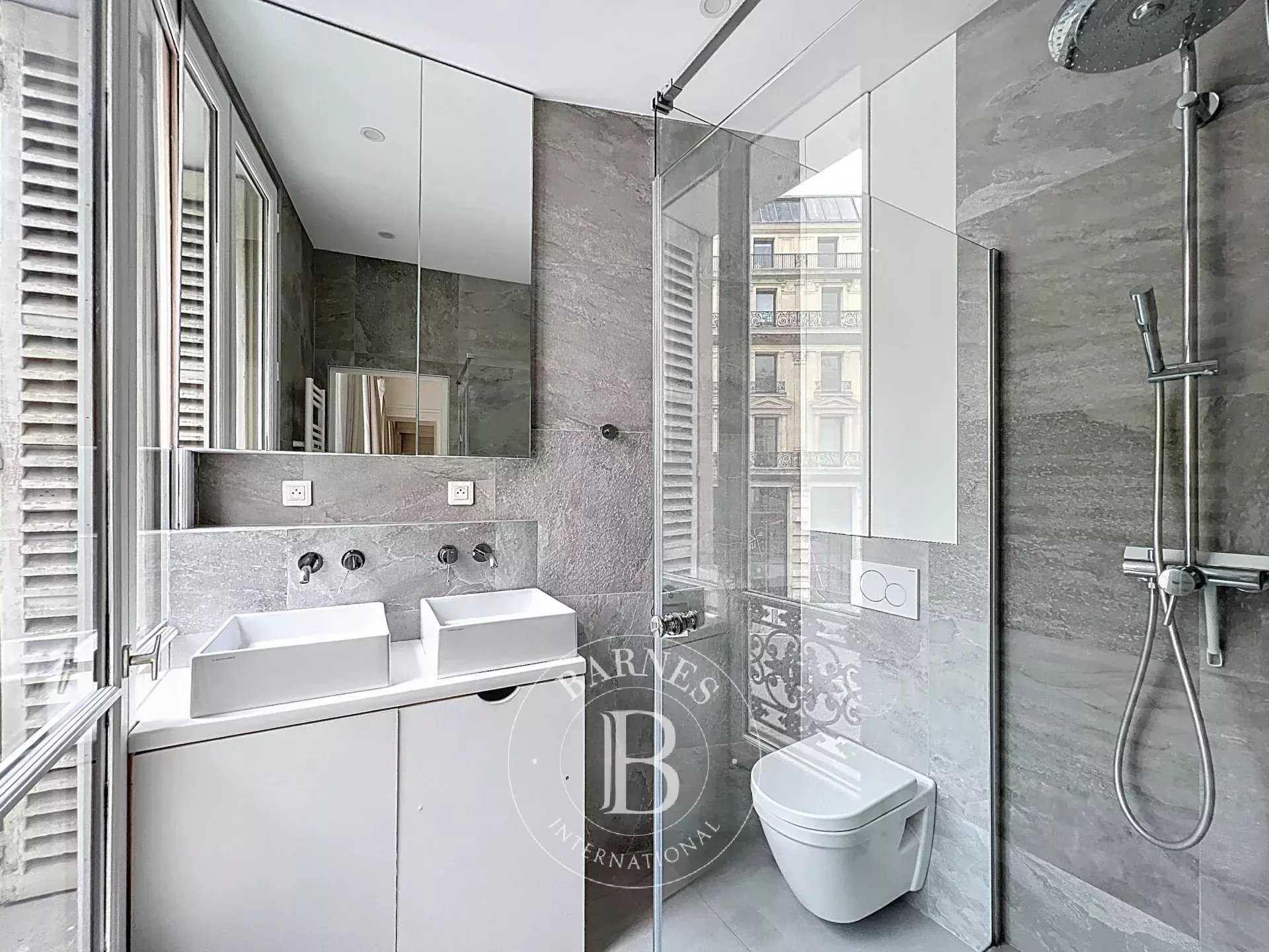 Paris  - Appartement 3 Pi&egrave;ces 2 Chambres