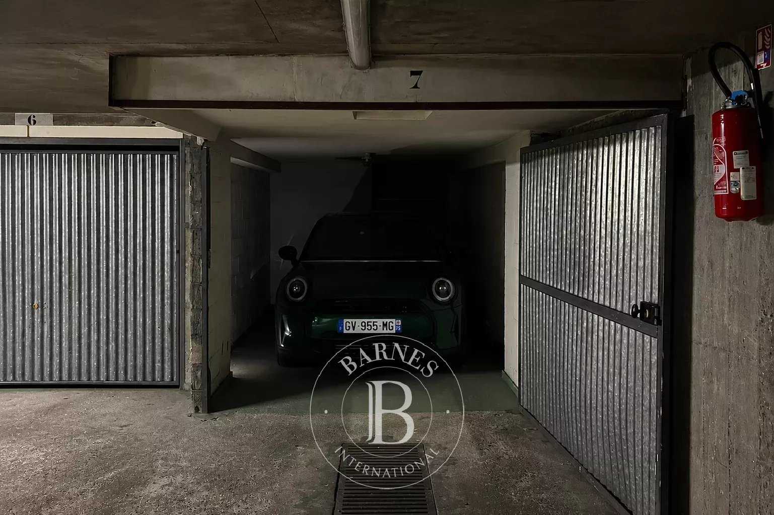 Paris  - Box 