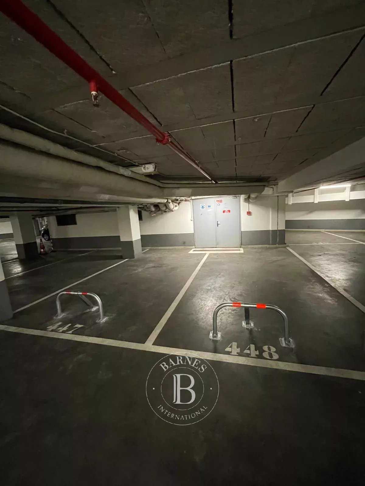Paris  - Parking 