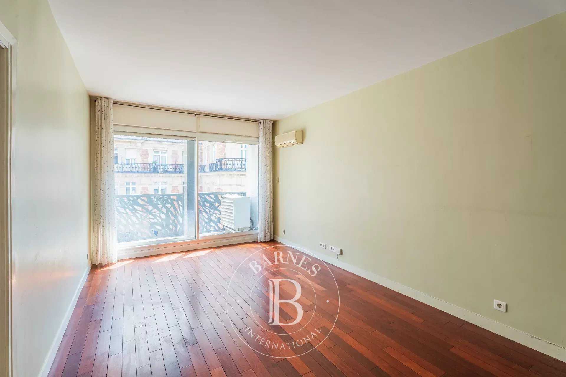 Paris  - Appartement 2 Pièces, 1 Chambre