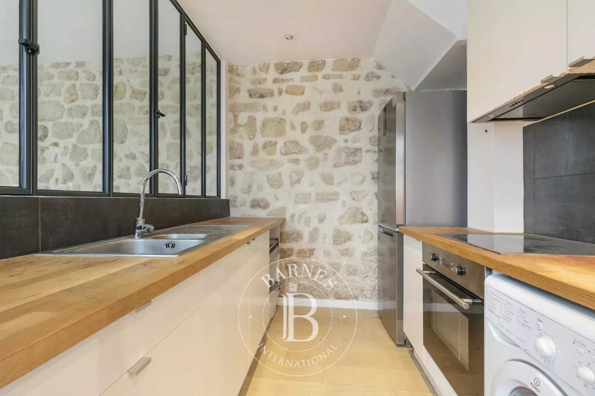 Paris  - Appartement 2 Pièces, 1 Chambre