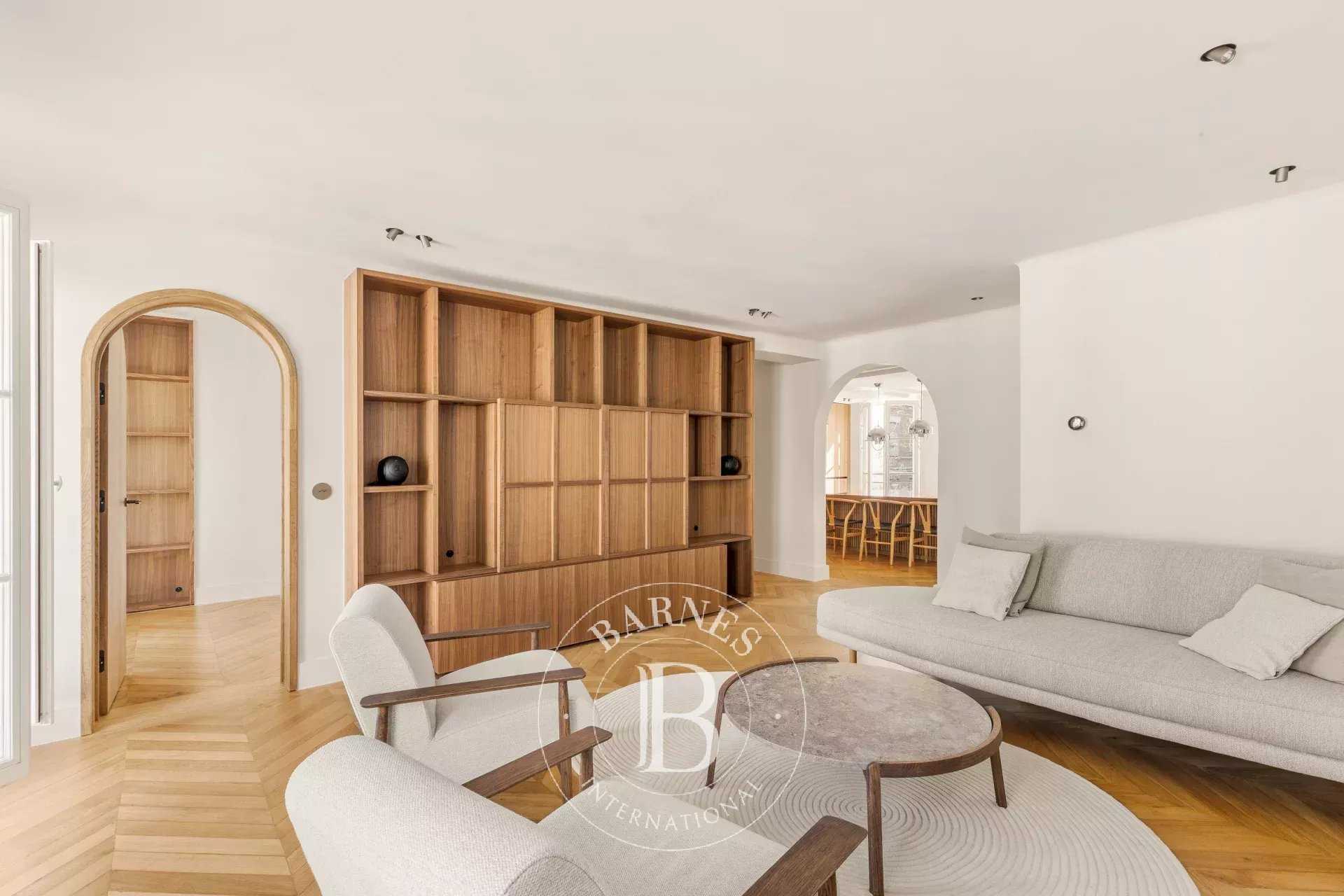 Paris  - Appartement 4 Pi&egrave;ces 2 Chambres