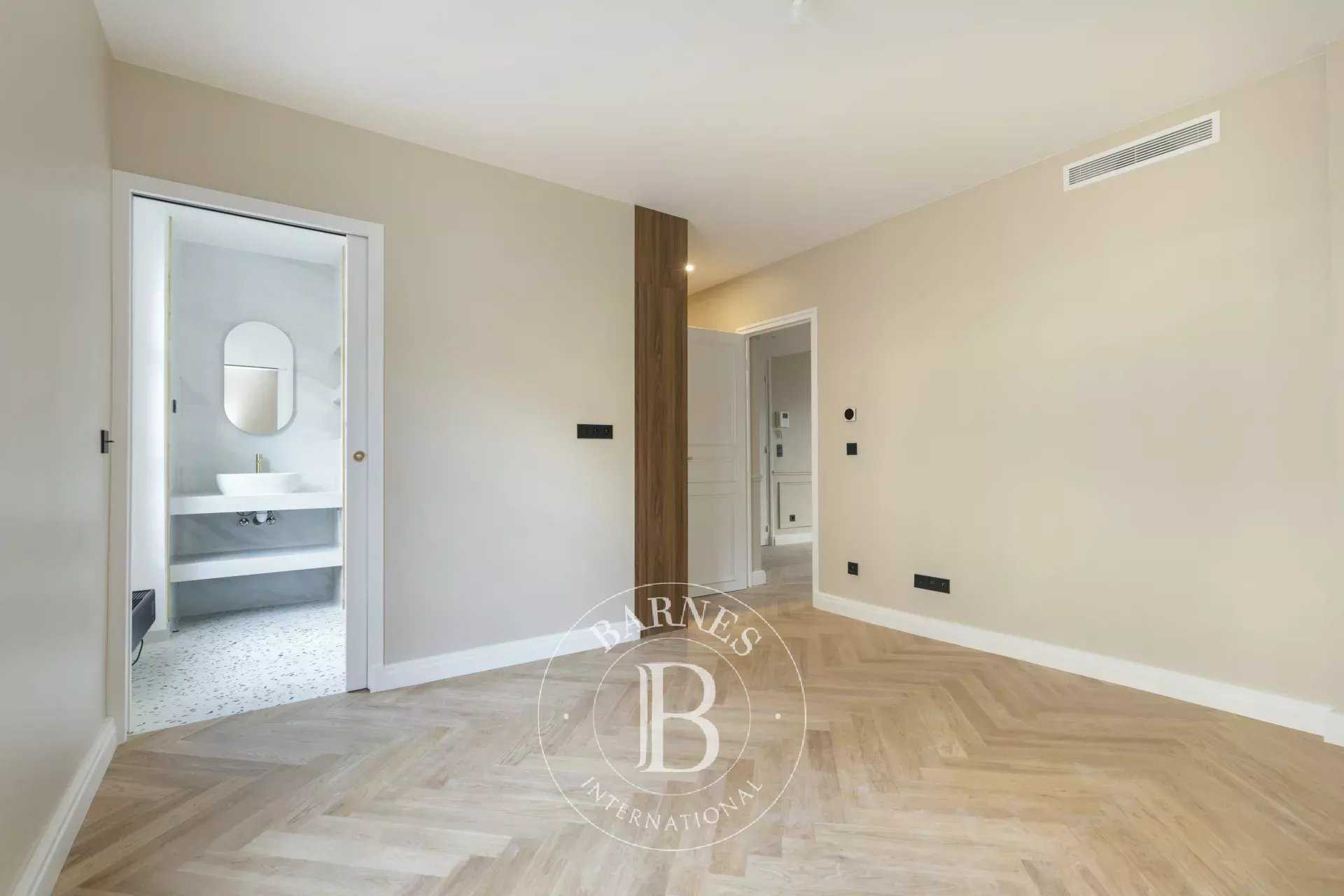 Paris  - Appartement 2 Pi&egrave;ces, 1 Chambre