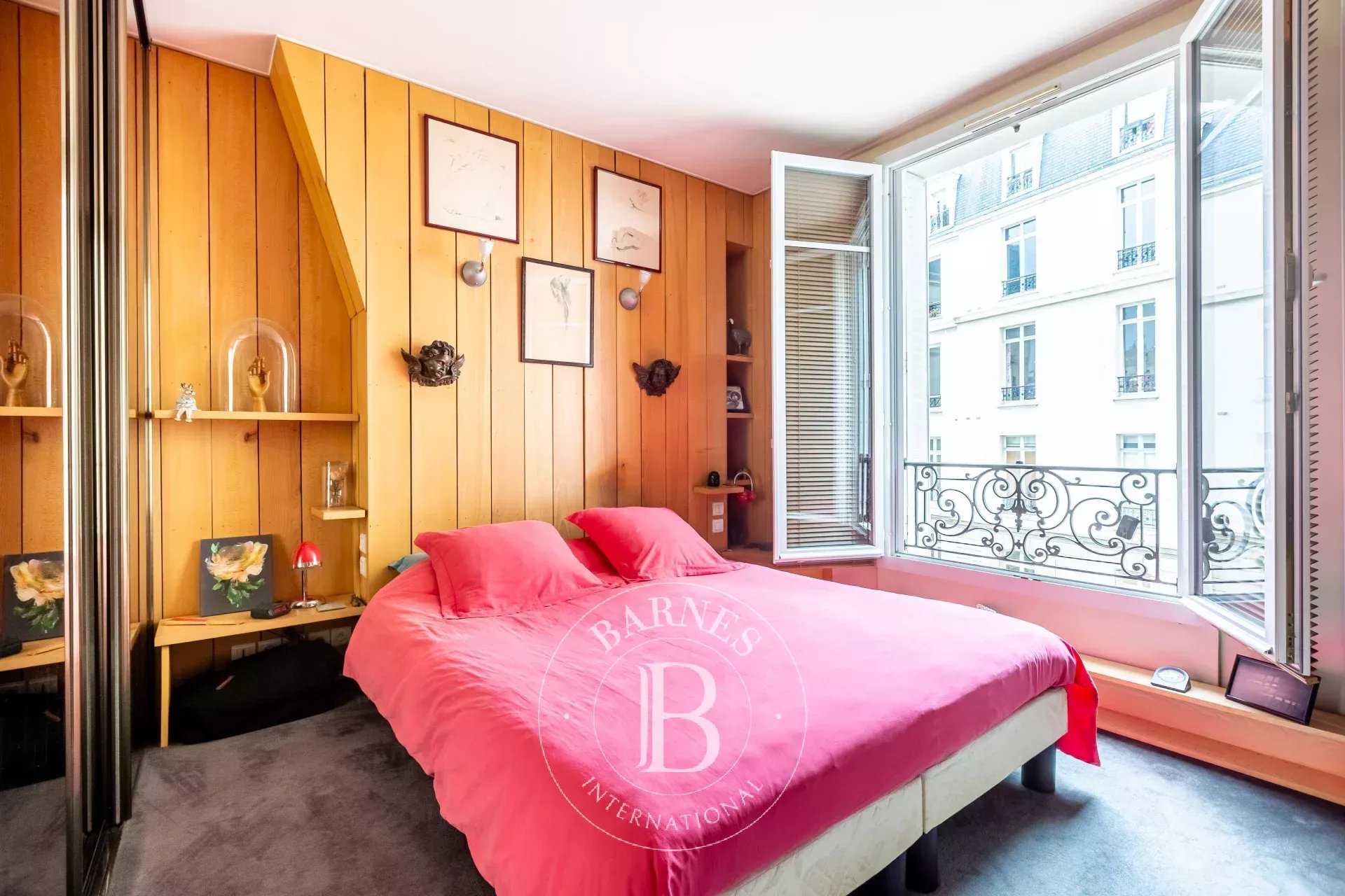 Paris  - Appartement 5 Pi&egrave;ces 3 Chambres