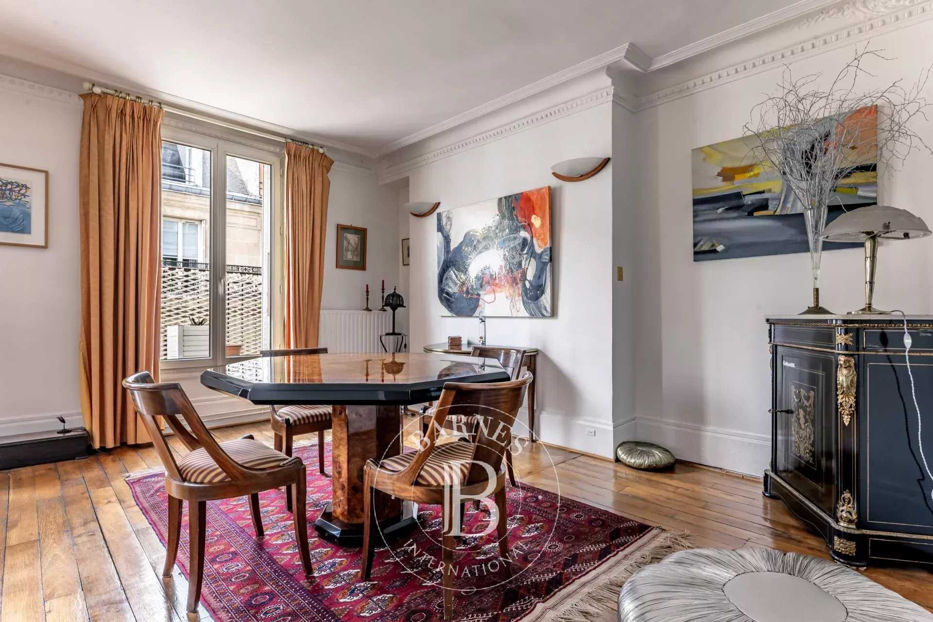 Paris  - Appartement 3 Pièces, 1 Chambre