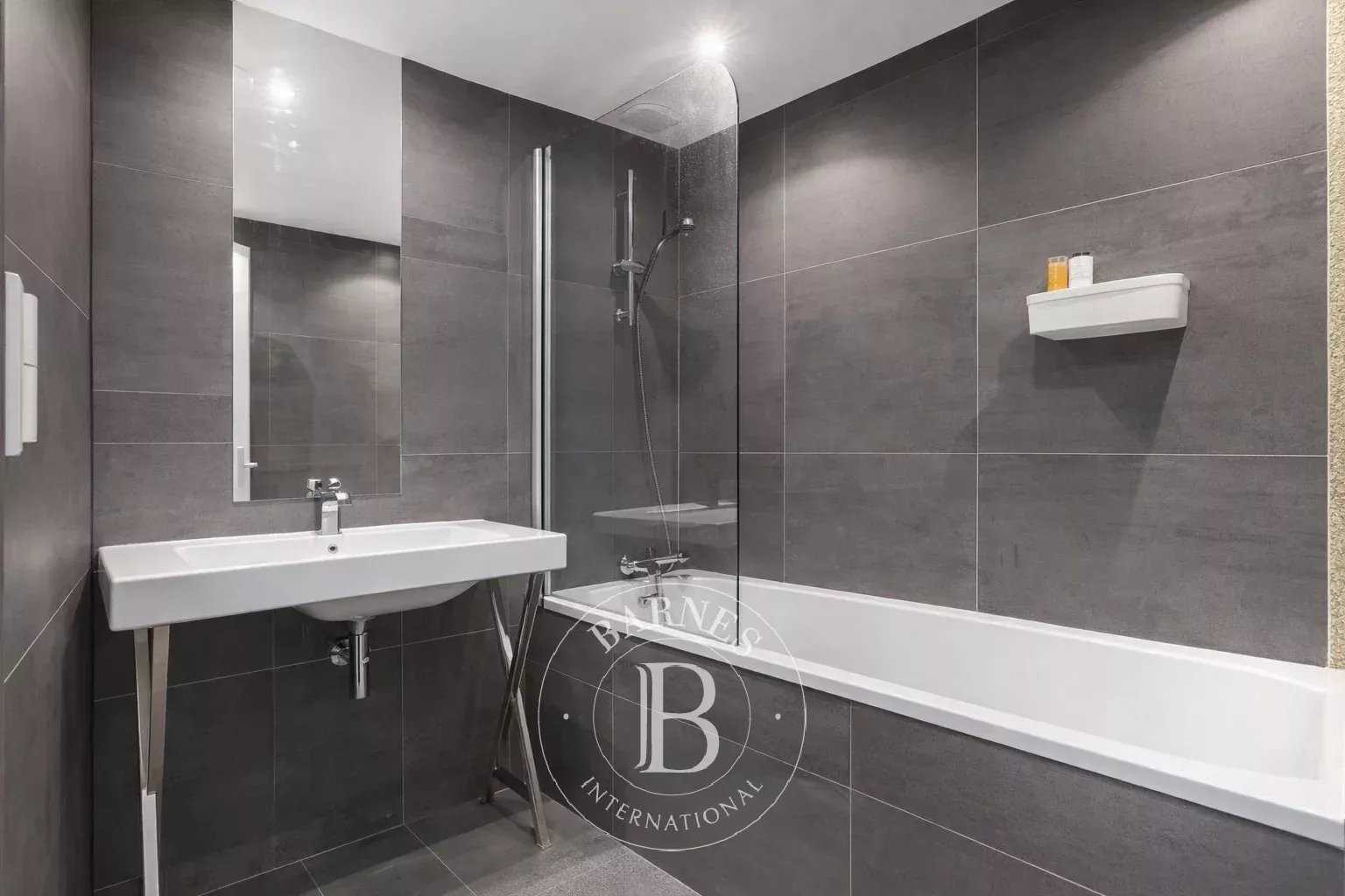 Paris  - Appartement 3 Pi&egrave;ces 2 Chambres