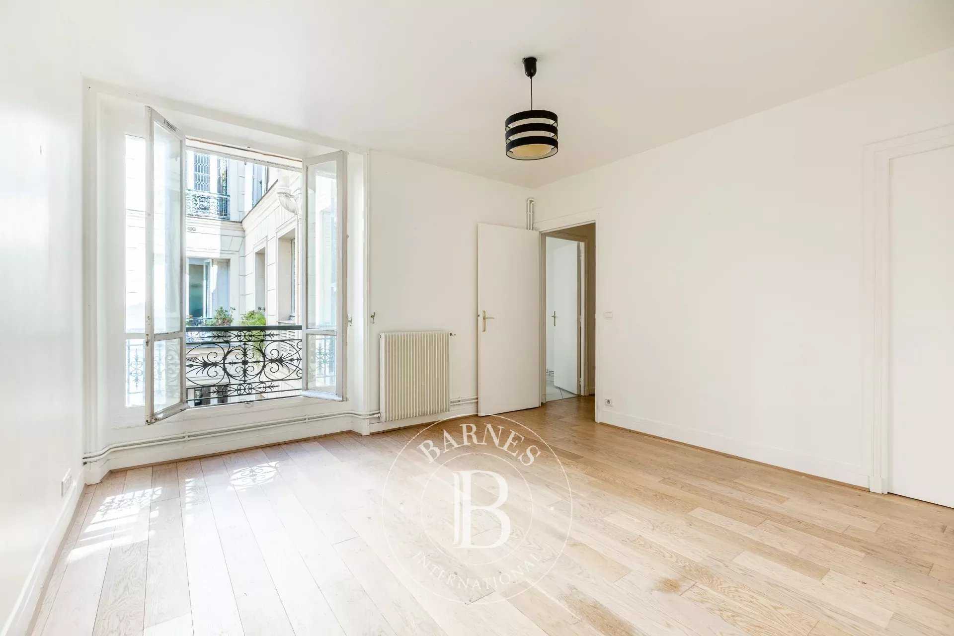 Paris  - Appartement 3 Pi&egrave;ces 2 Chambres