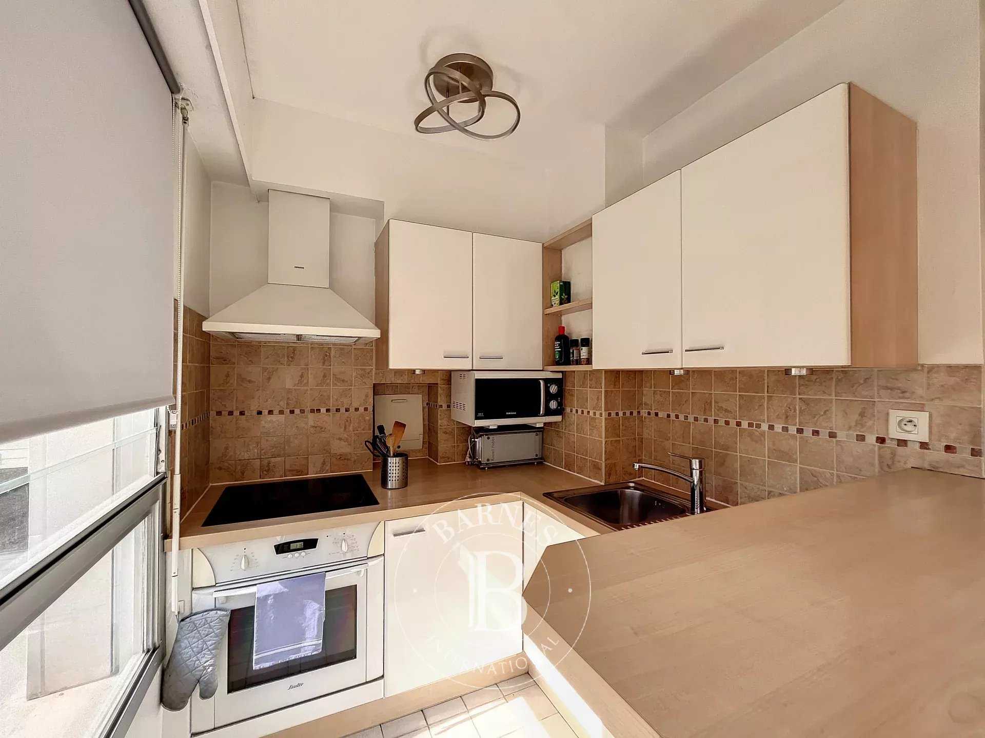 Paris  - Appartement 2 Pi&egrave;ces, 1 Chambre