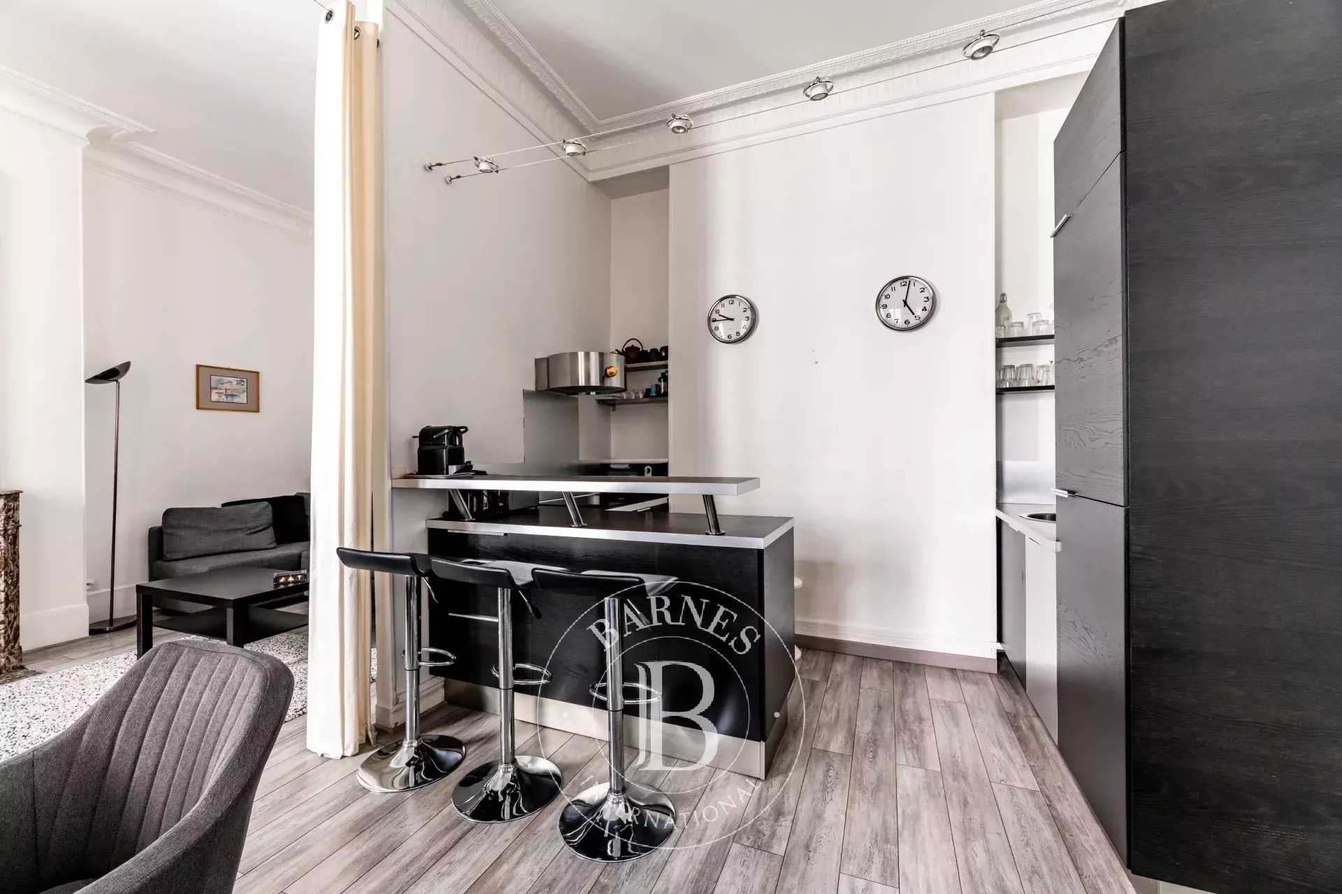 Paris  - Appartement 2 Pièces, 1 Chambre