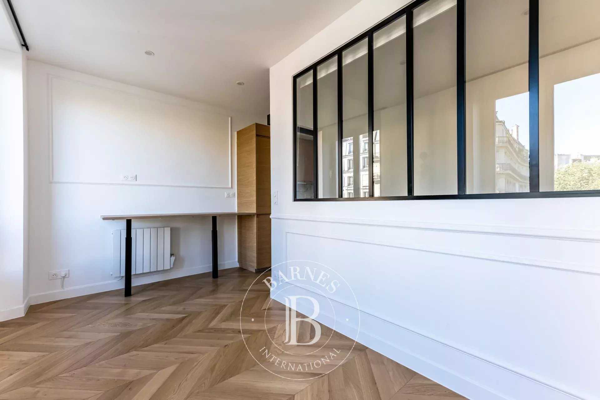 Paris  - Appartement 2 Pièces, 1 Chambre