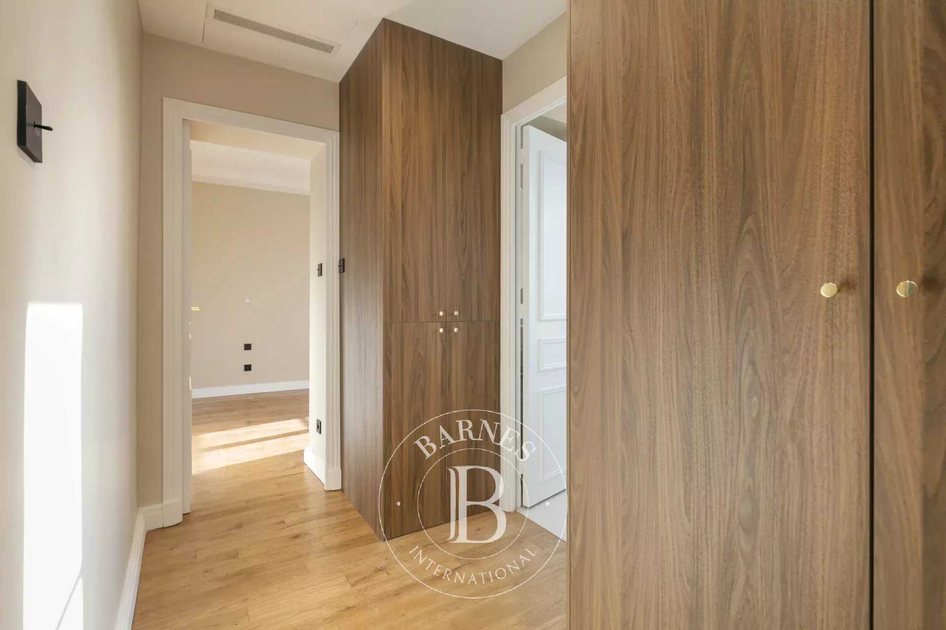 Paris  - Appartement 3 Pi&egrave;ces 2 Chambres