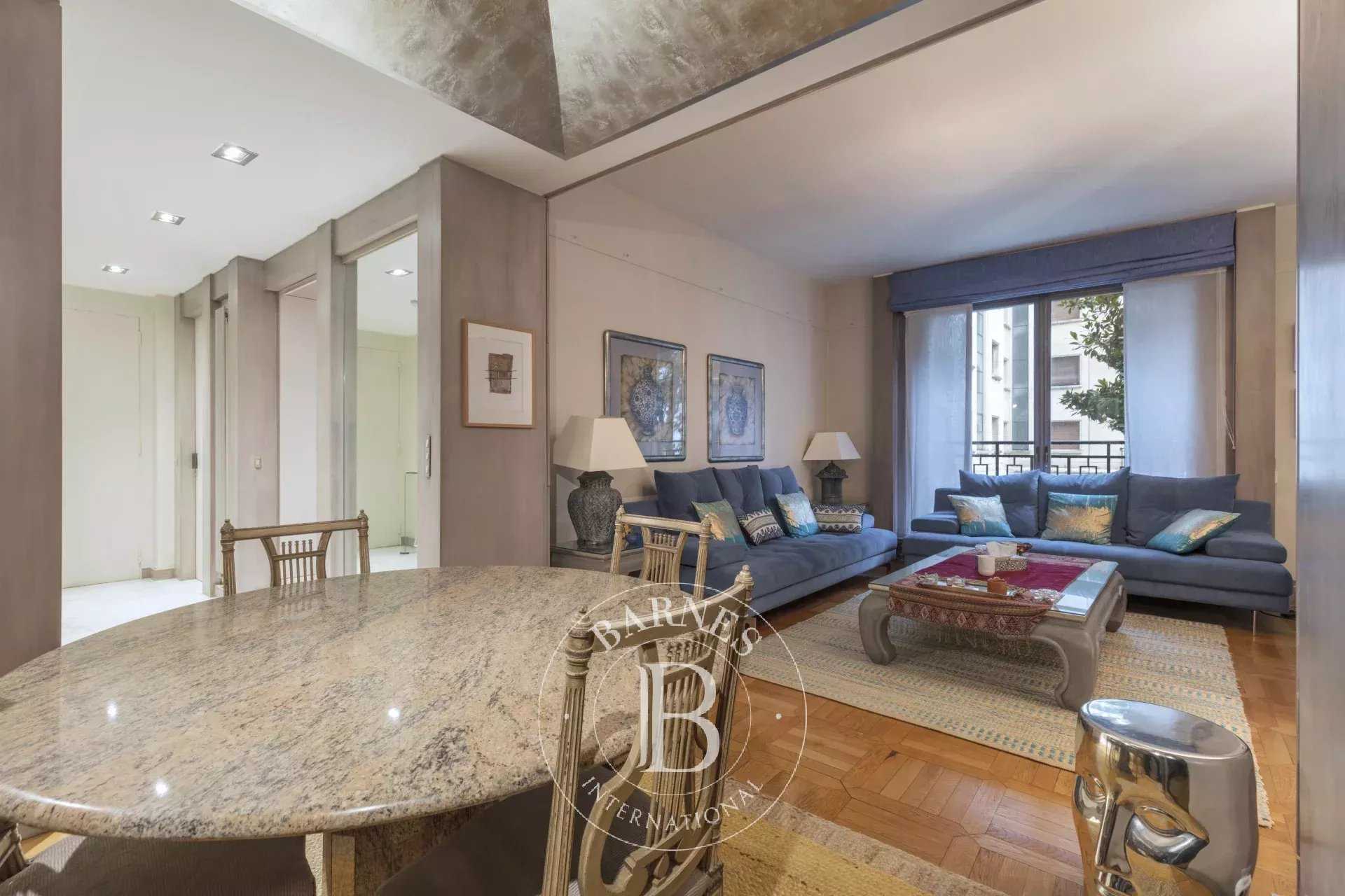Paris  - Appartement 3 Pièces, 1 Chambre