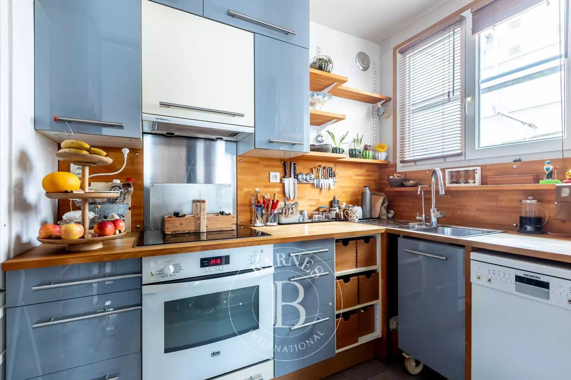 Paris  - Appartement 5 Pi&egrave;ces 3 Chambres