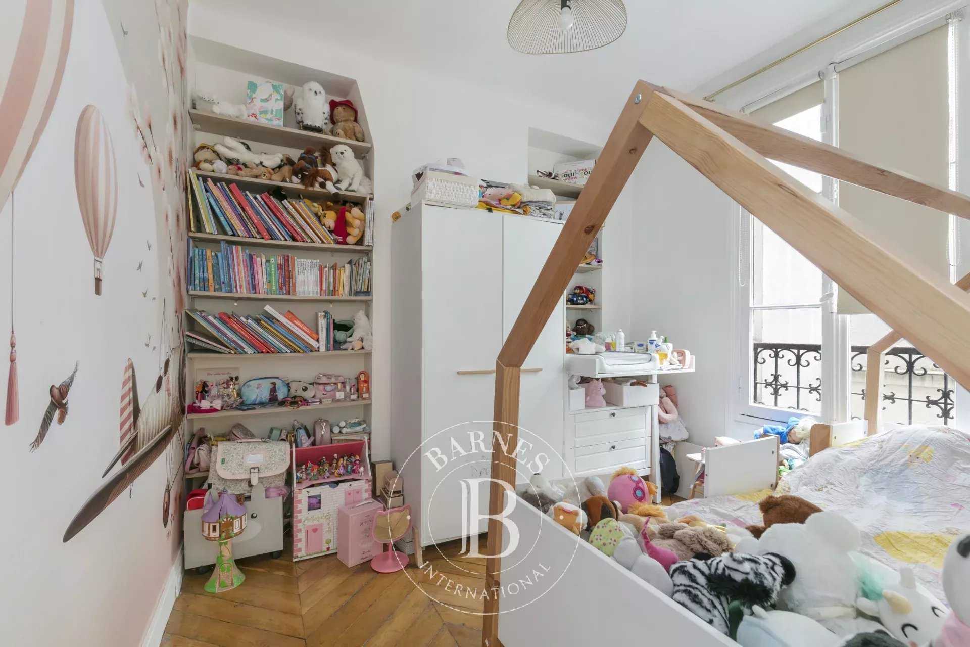 Paris  - Appartement 3 Pi&egrave;ces 2 Chambres