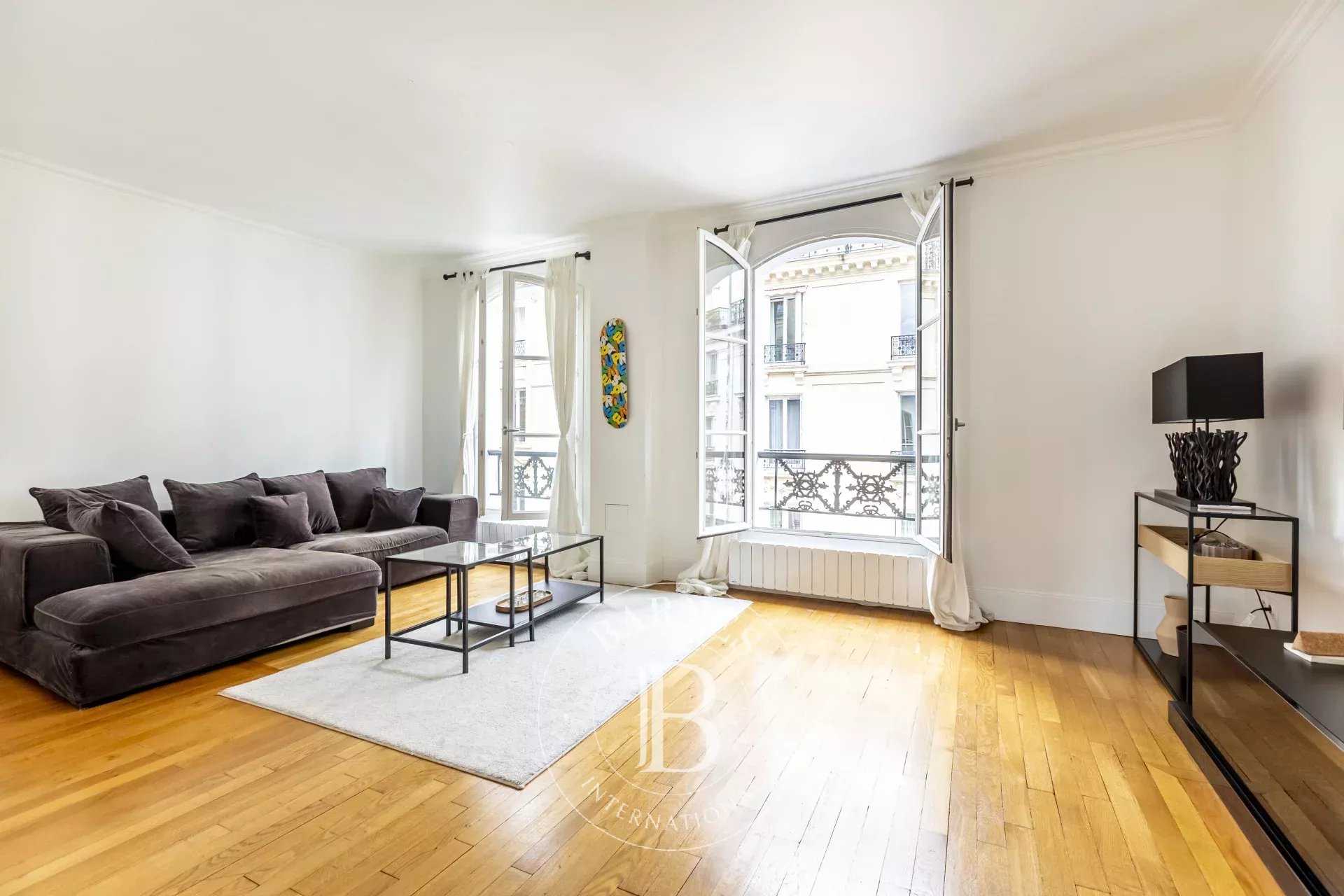 Paris  - Appartement 2 Pièces, 1 Chambre