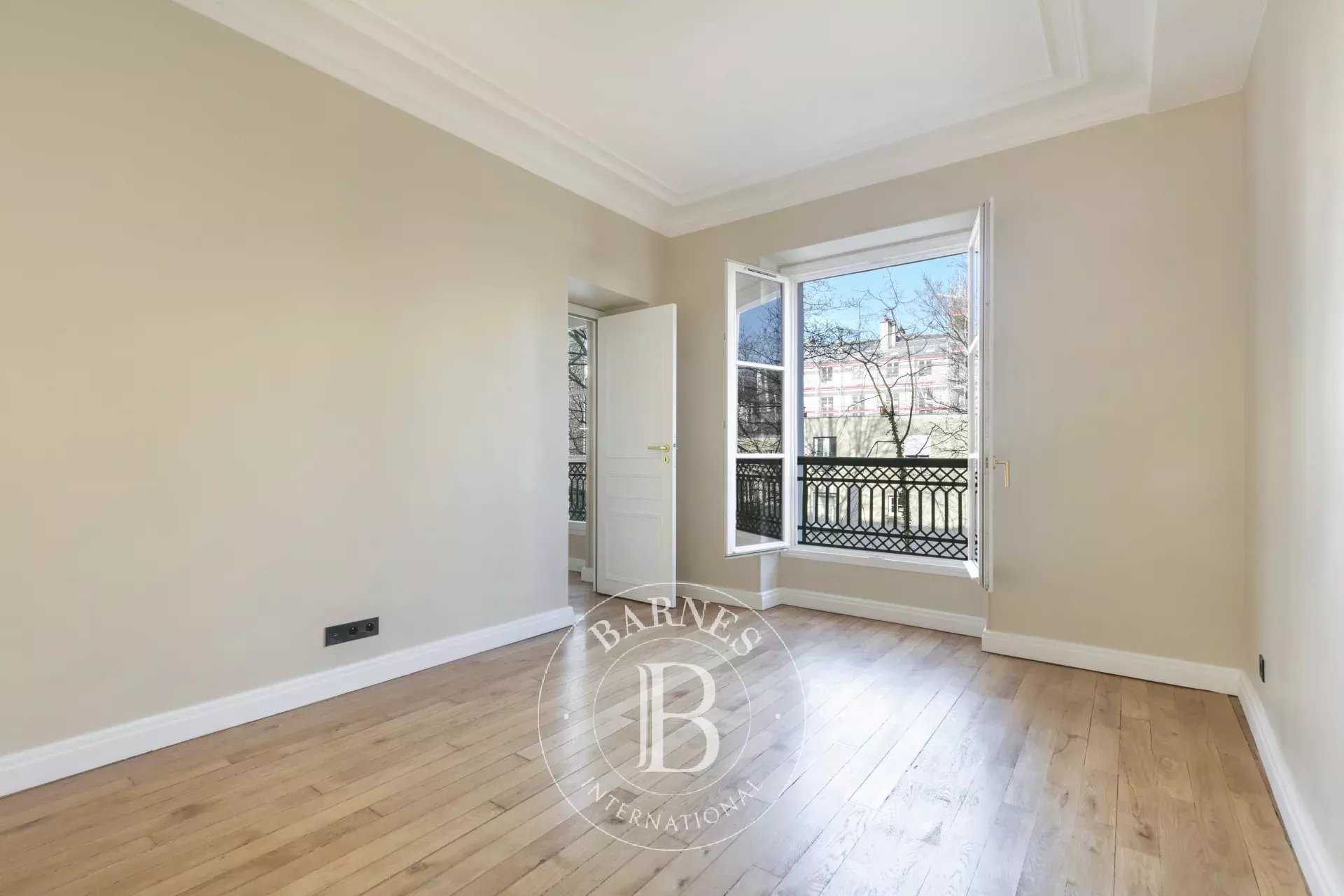 Paris  - Appartement 3 Pi&egrave;ces 2 Chambres