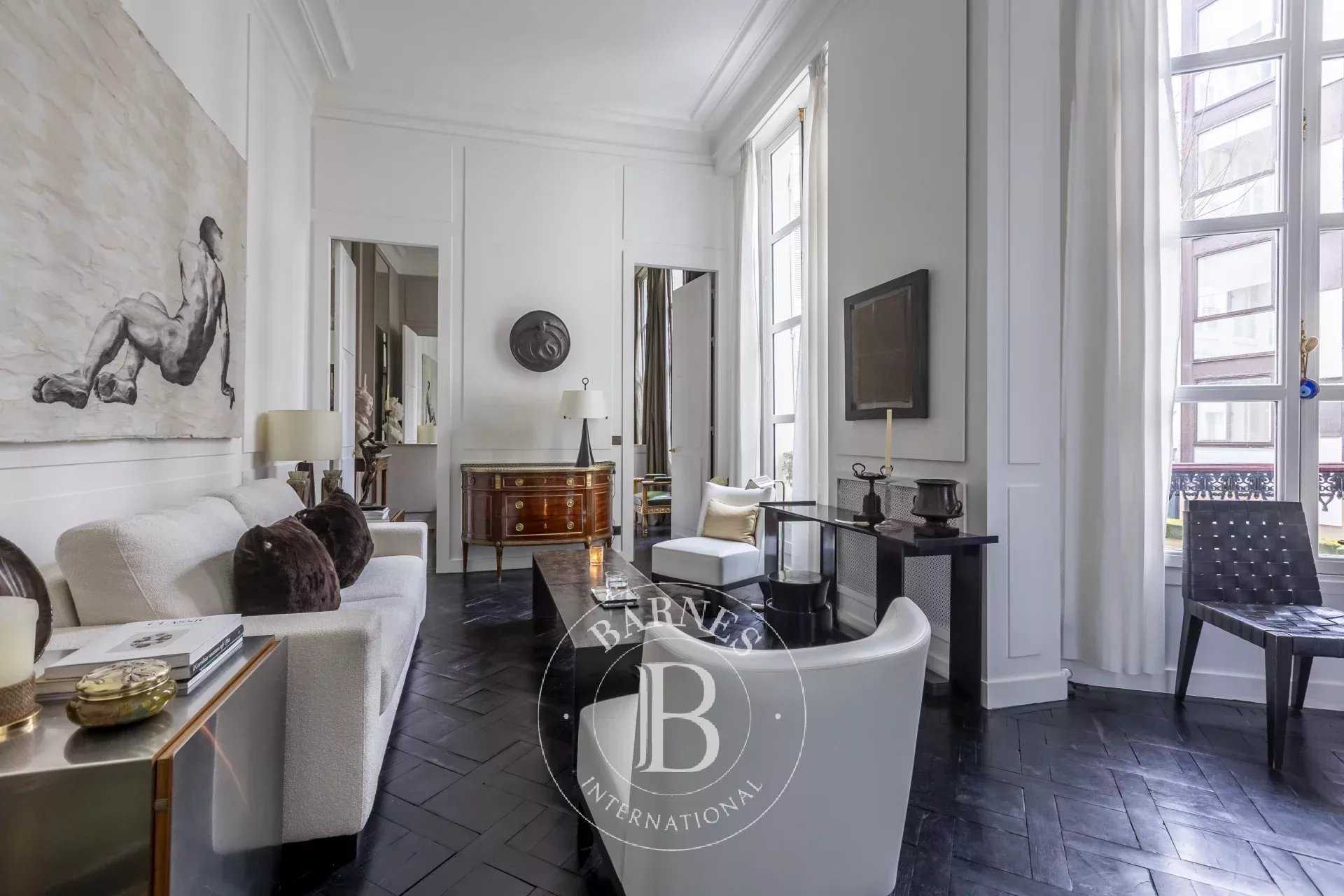 Paris  - Appartement 2 Pièces, 1 Chambre