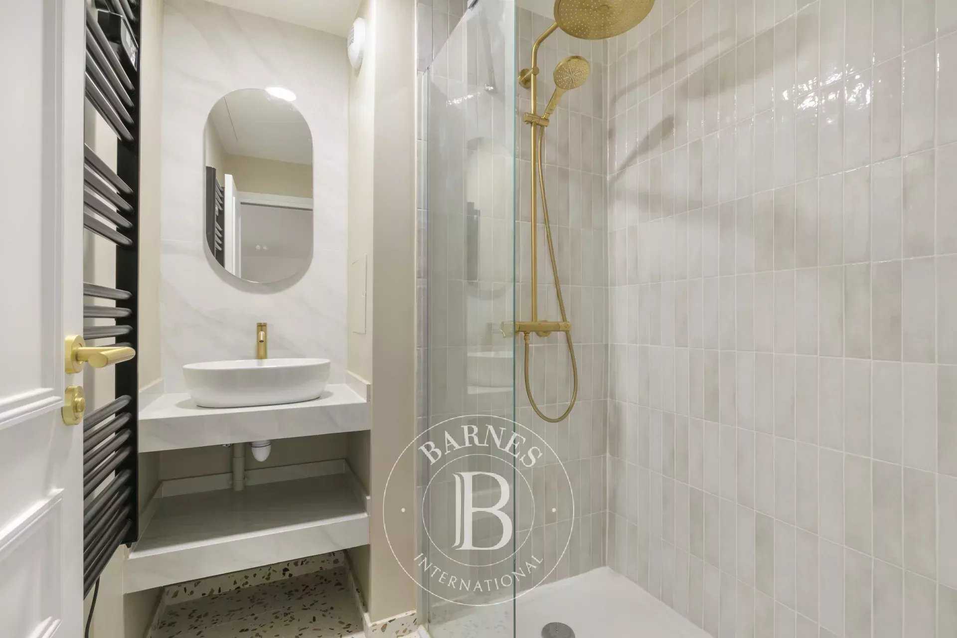 Paris  - Appartement 3 Pi&egrave;ces 2 Chambres