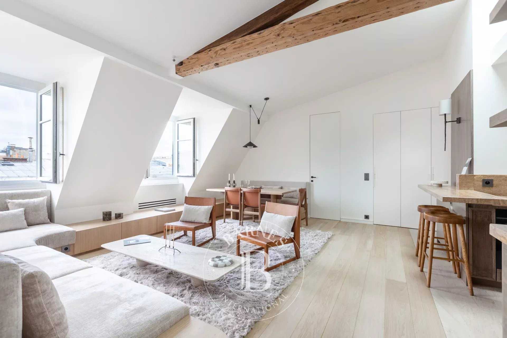 Paris  - Appartement 4 Pi&egrave;ces 2 Chambres