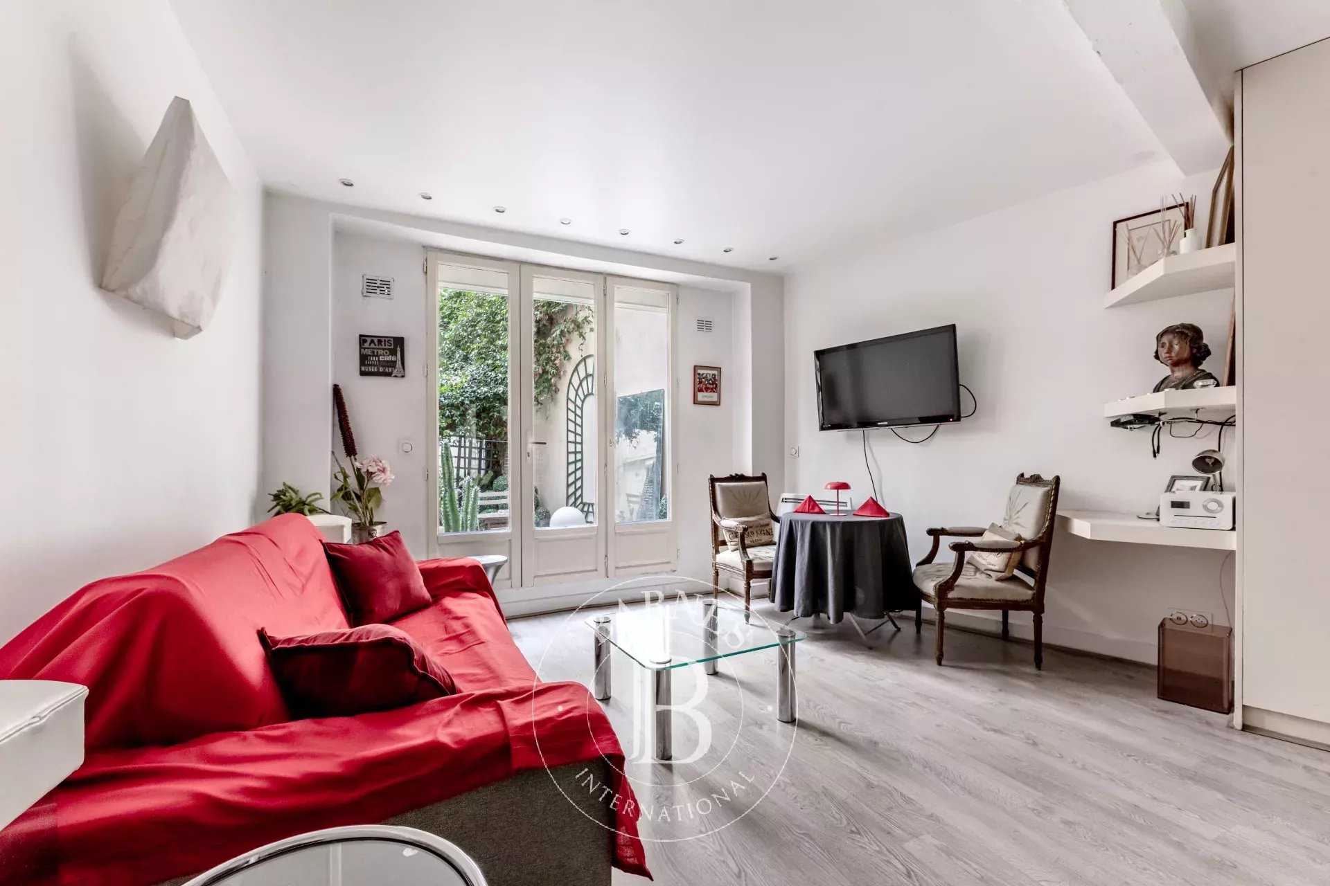 Paris  - Appartement 2 Pièces, 1 Chambre