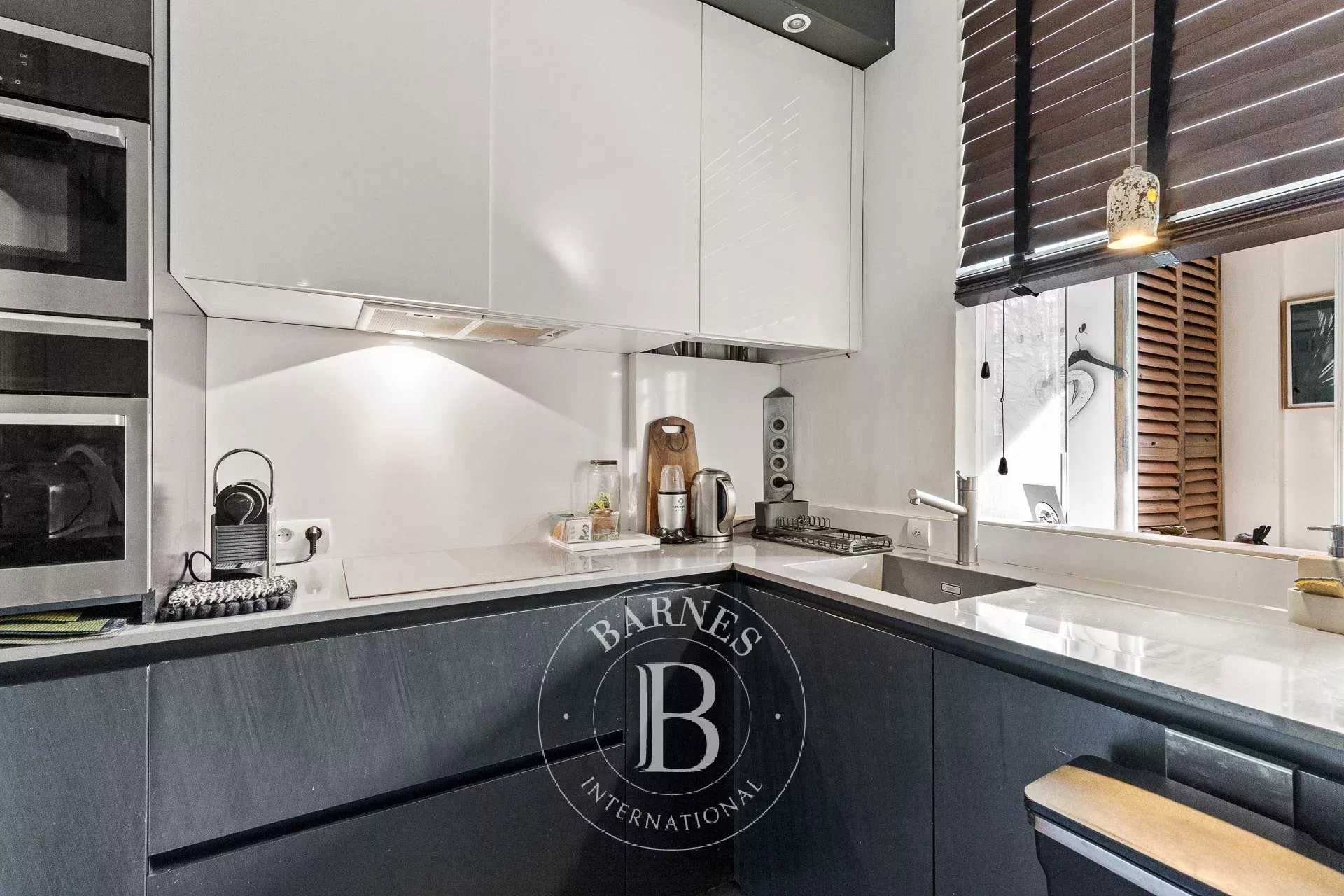Apartment Paris 75008  -  ref 85647785 (picture 2)