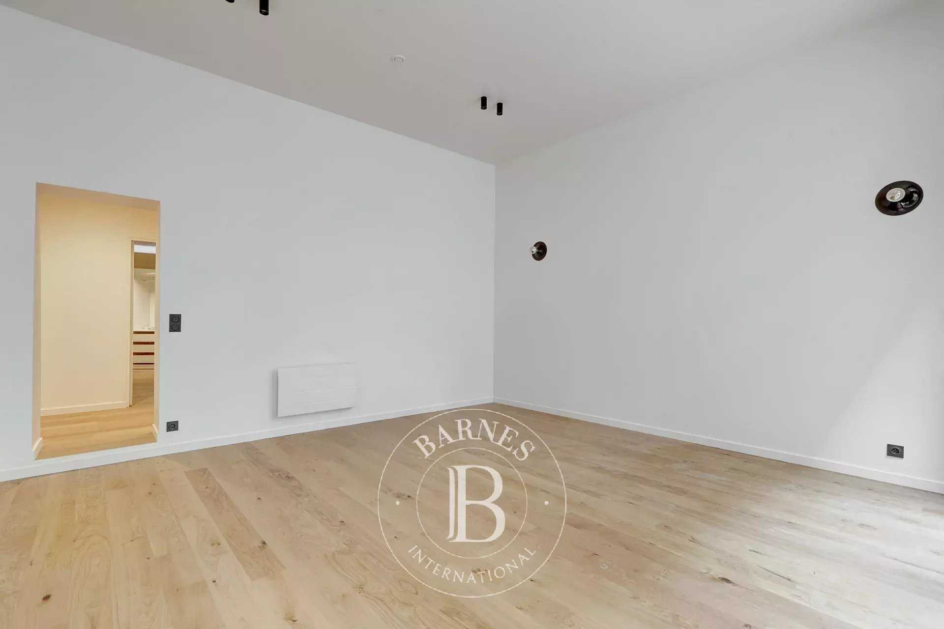 Apartment Paris 75008  -  ref 87042498 (picture 2)