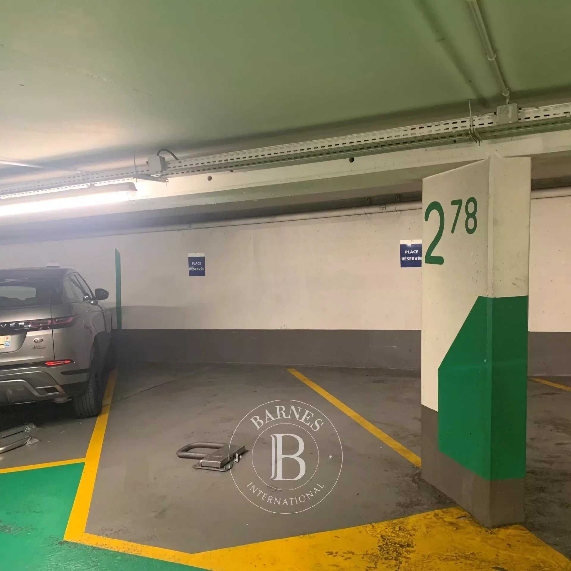 Parking Paris 75017  -  ref 83493517 (picture 1)