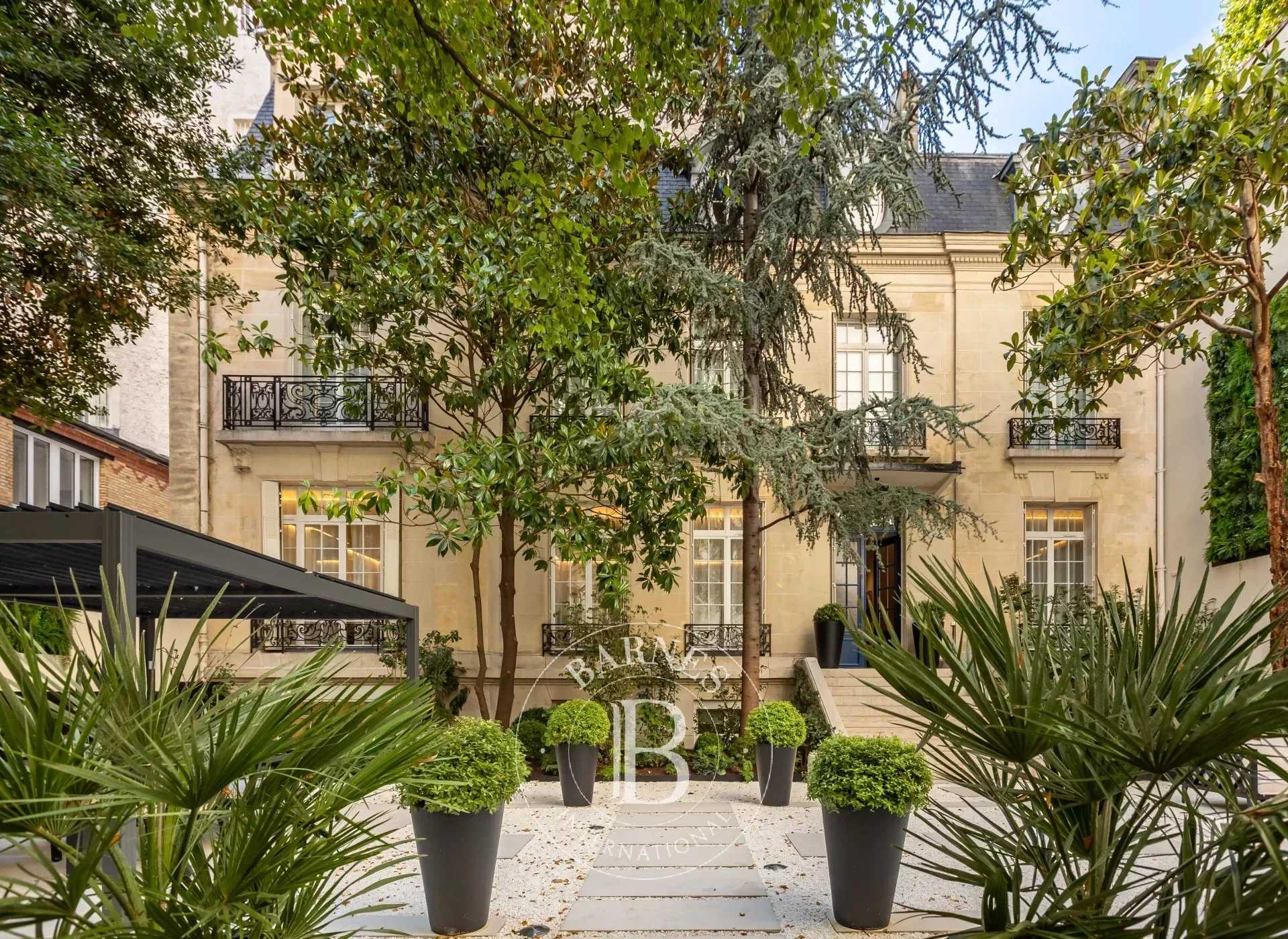 Paris  - Hôtel particulier  7 Chambres
