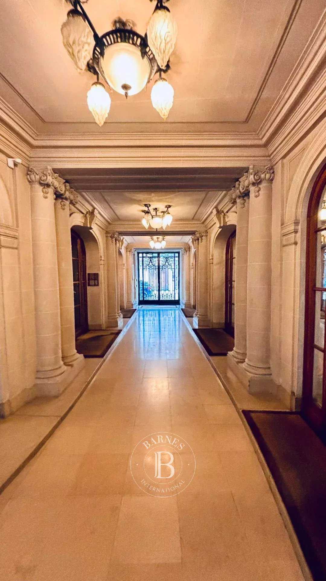 Appartement Paris 75008  -  ref 85936851 (picture 2)