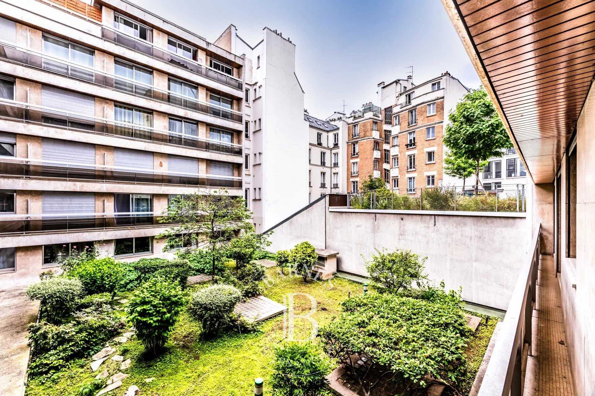 Apartment Paris 75008  -  ref 85975973 (picture 2)